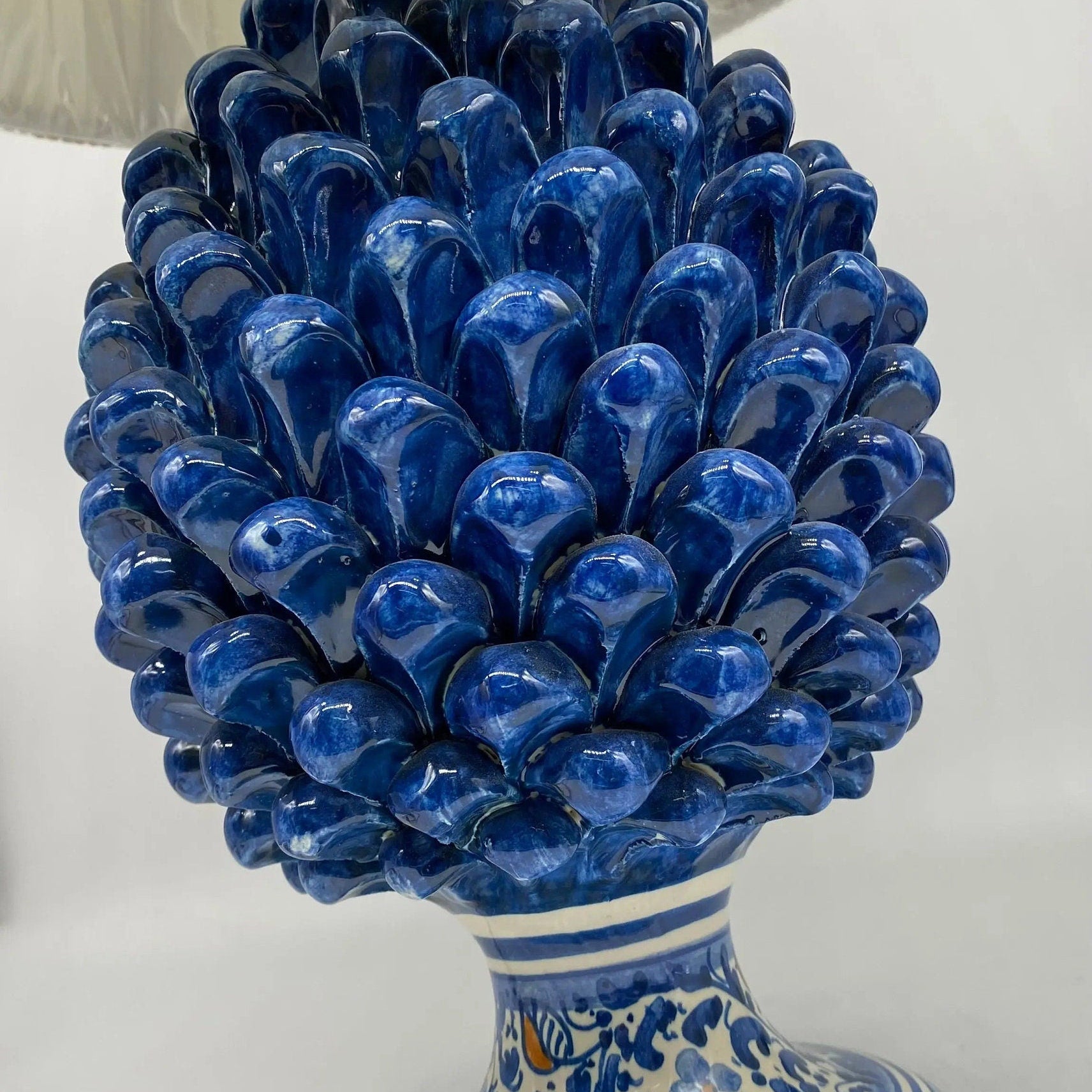 Lampada Pigna Ceramica Caltagirone cm H.30 Artigianale Blu Antico Base Decorata DD CERAMICHE SICILIANE
