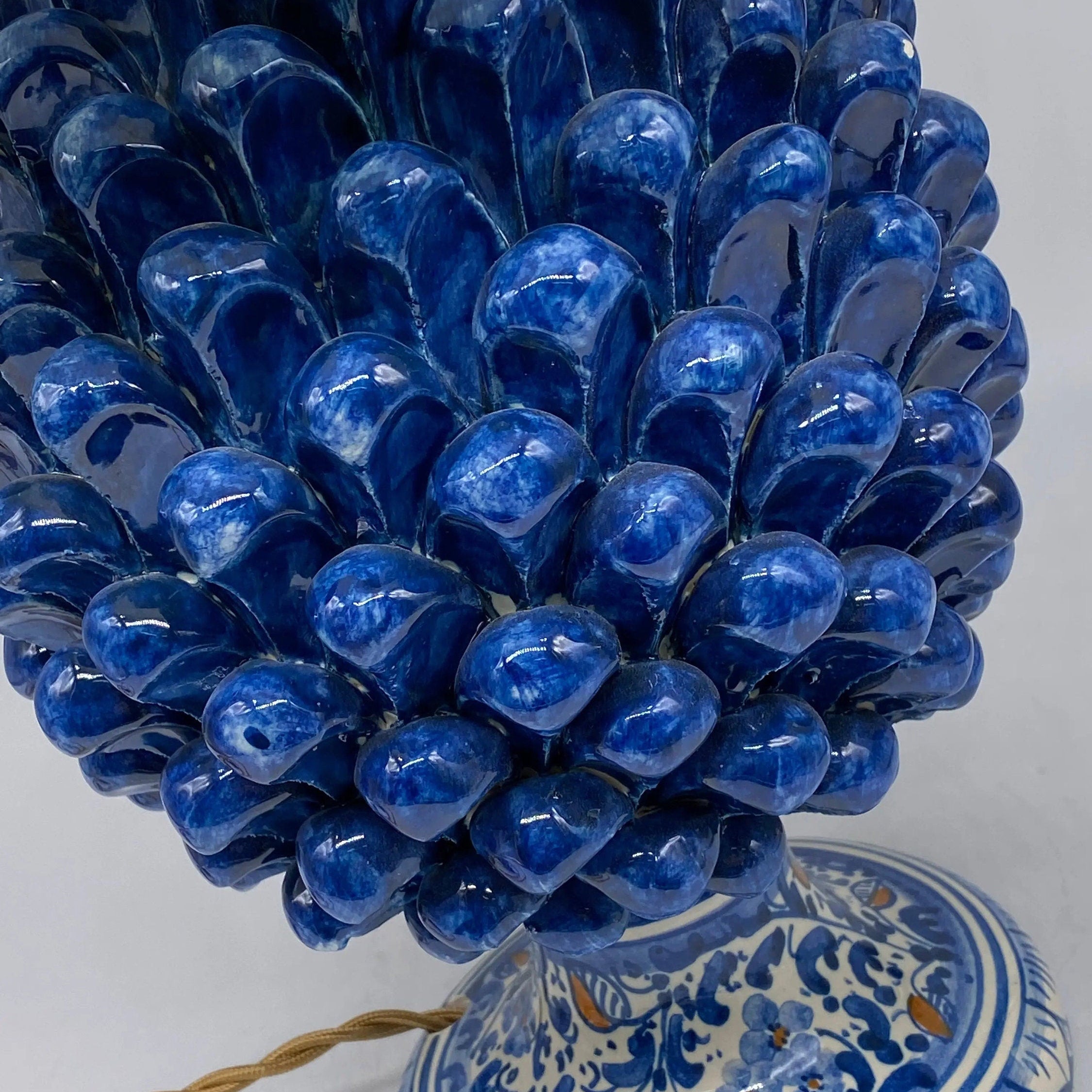 Lampada Pigna Ceramica Caltagirone cm H.30 Artigianale Blu Antico Base Decorata DD CERAMICHE SICILIANE