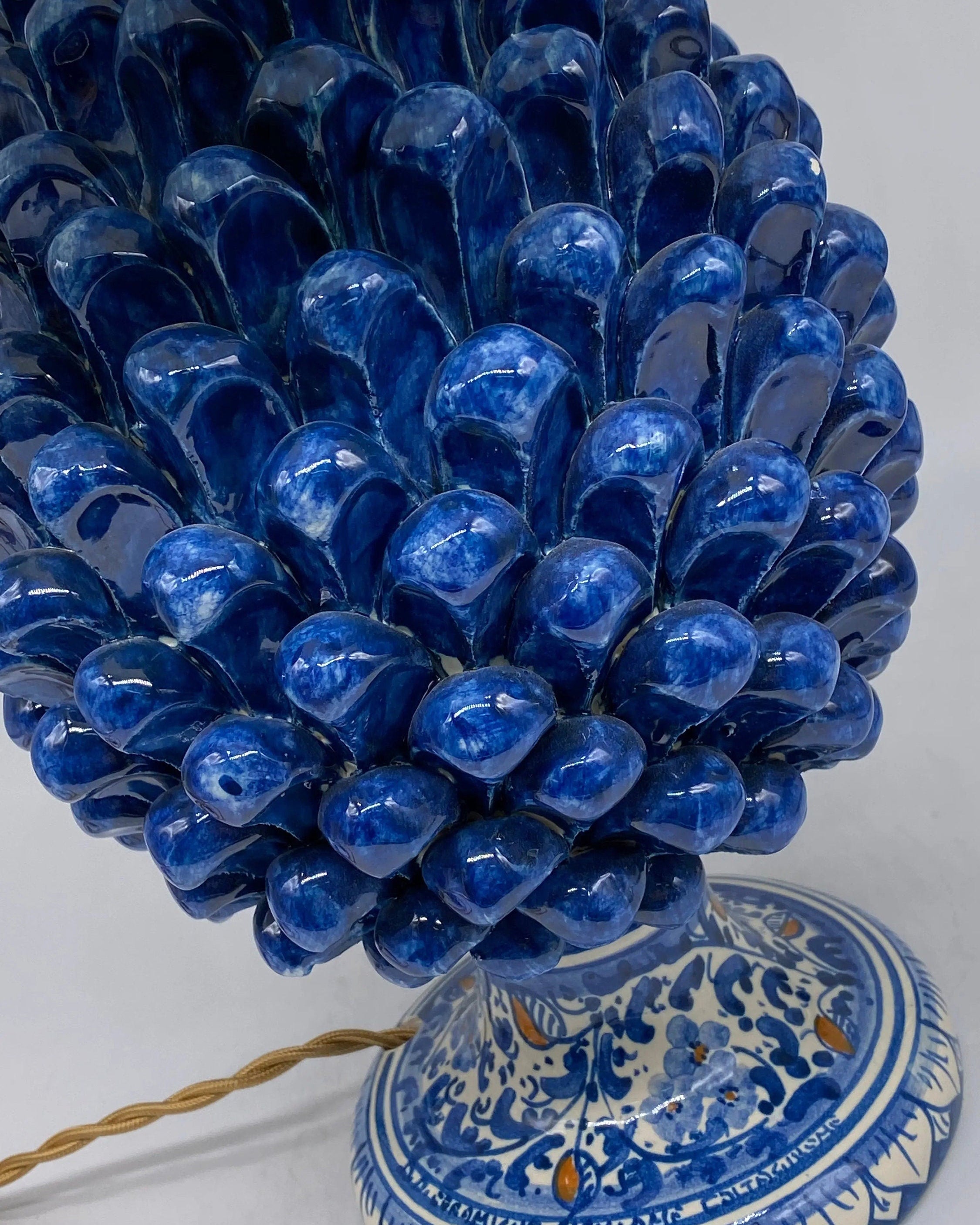 Lampada Pigna Ceramica Caltagirone cm H.30 Artigianale Blu Antico Base Decorata DD CERAMICHE SICILIANE