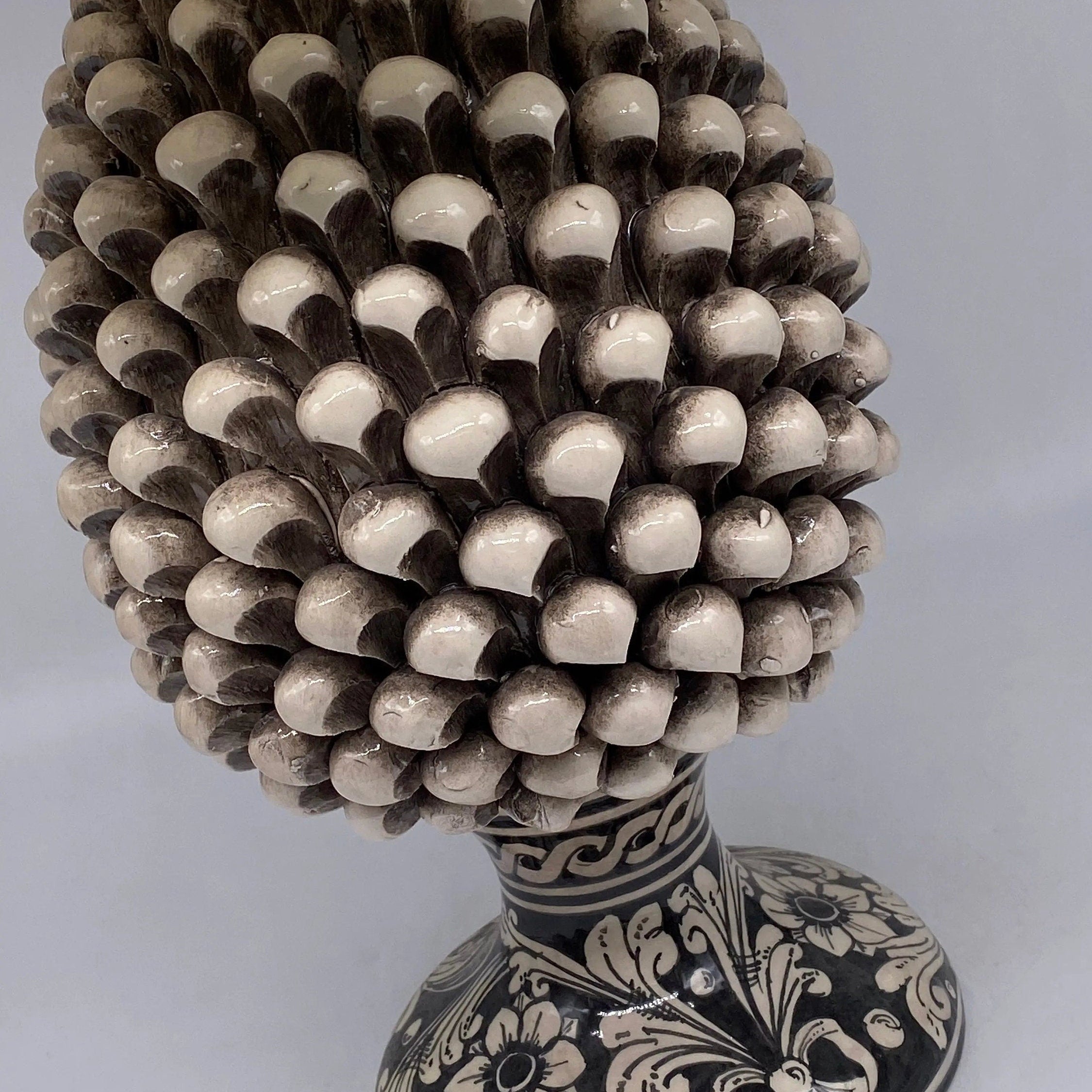 Lampada Pigna Ceramica Caltagirone cm H.30 Artigianale Écru Base Decorata DD CERAMICHE SICILIANE