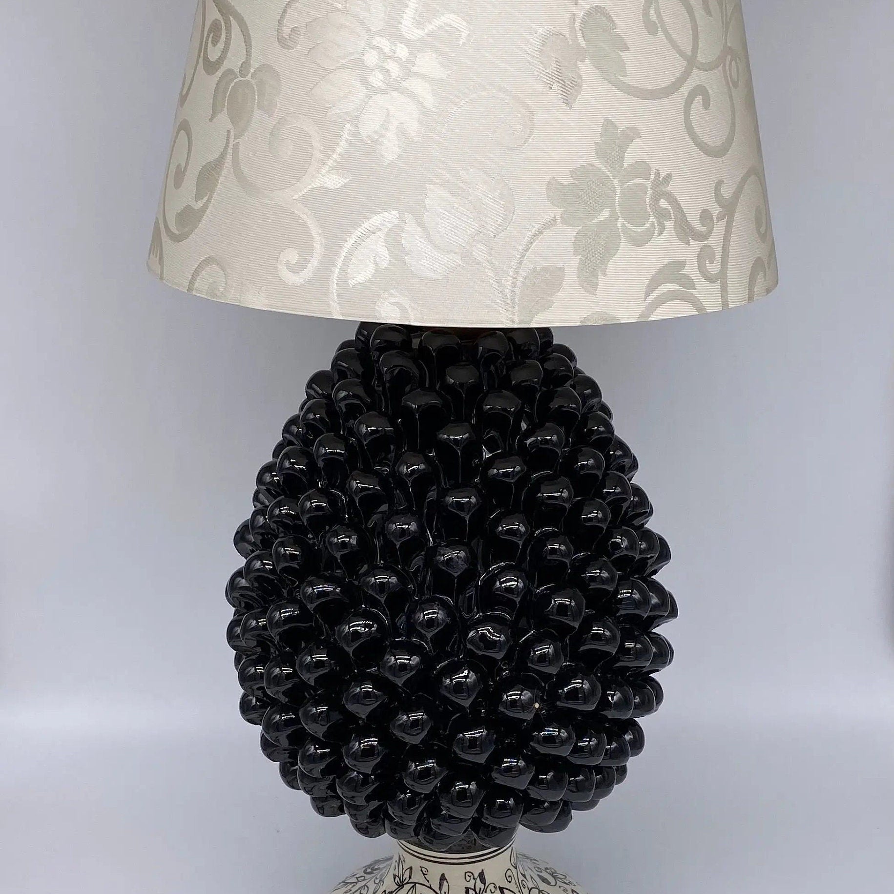 Lampada Pigna Ceramica Caltagirone cm H.30 Artigianale Nero Base Decorata DD CERAMICHE SICILIANE