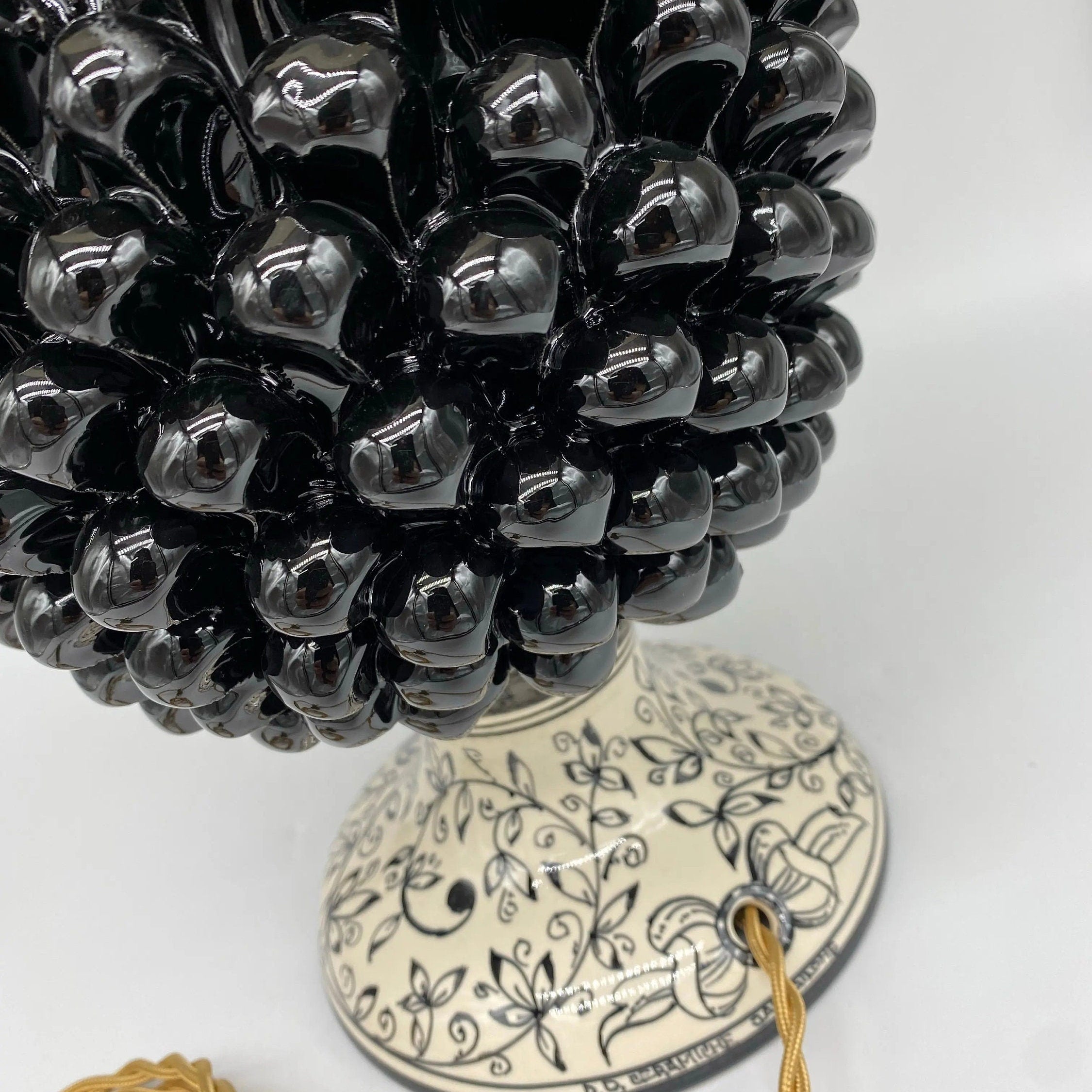 Lampada Pigna Ceramica Caltagirone cm H.30 Artigianale Nero Base Decorata DD CERAMICHE SICILIANE