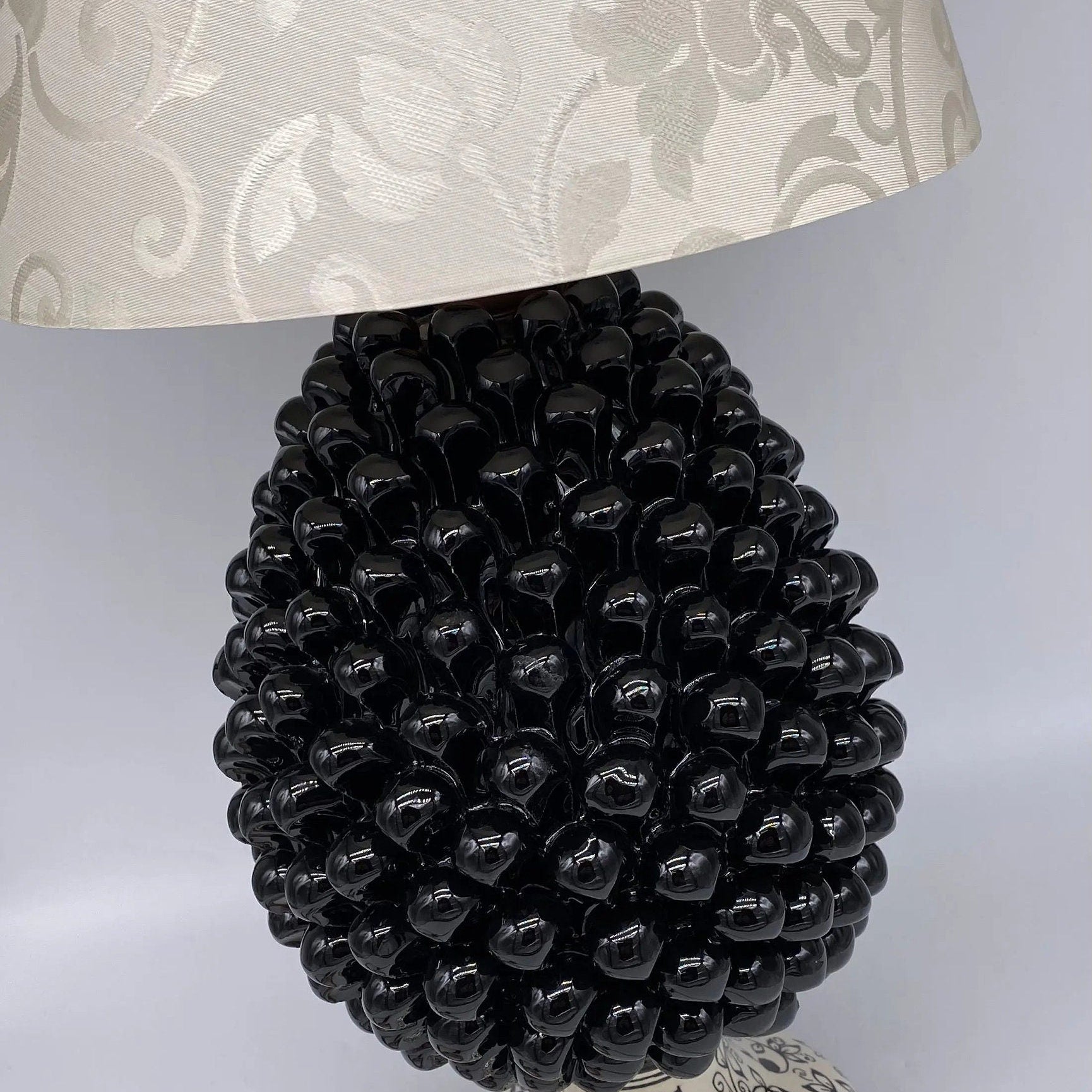 Lampada Pigna Ceramica Caltagirone cm H.30 Artigianale Nero Base Decorata DD CERAMICHE SICILIANE