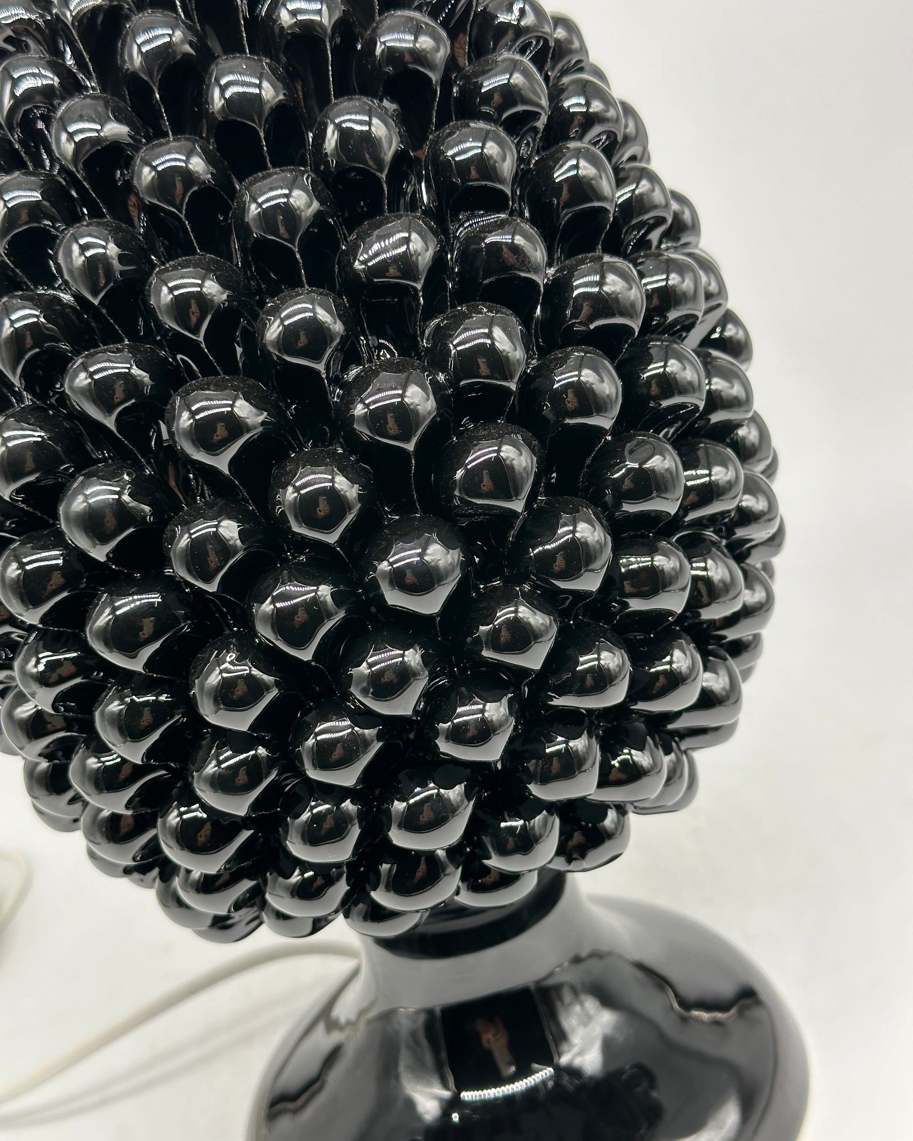 Lampada Pigna Ceramica Caltagirone cm H.30 Artigianale Nero - LAMPADA PIGNA