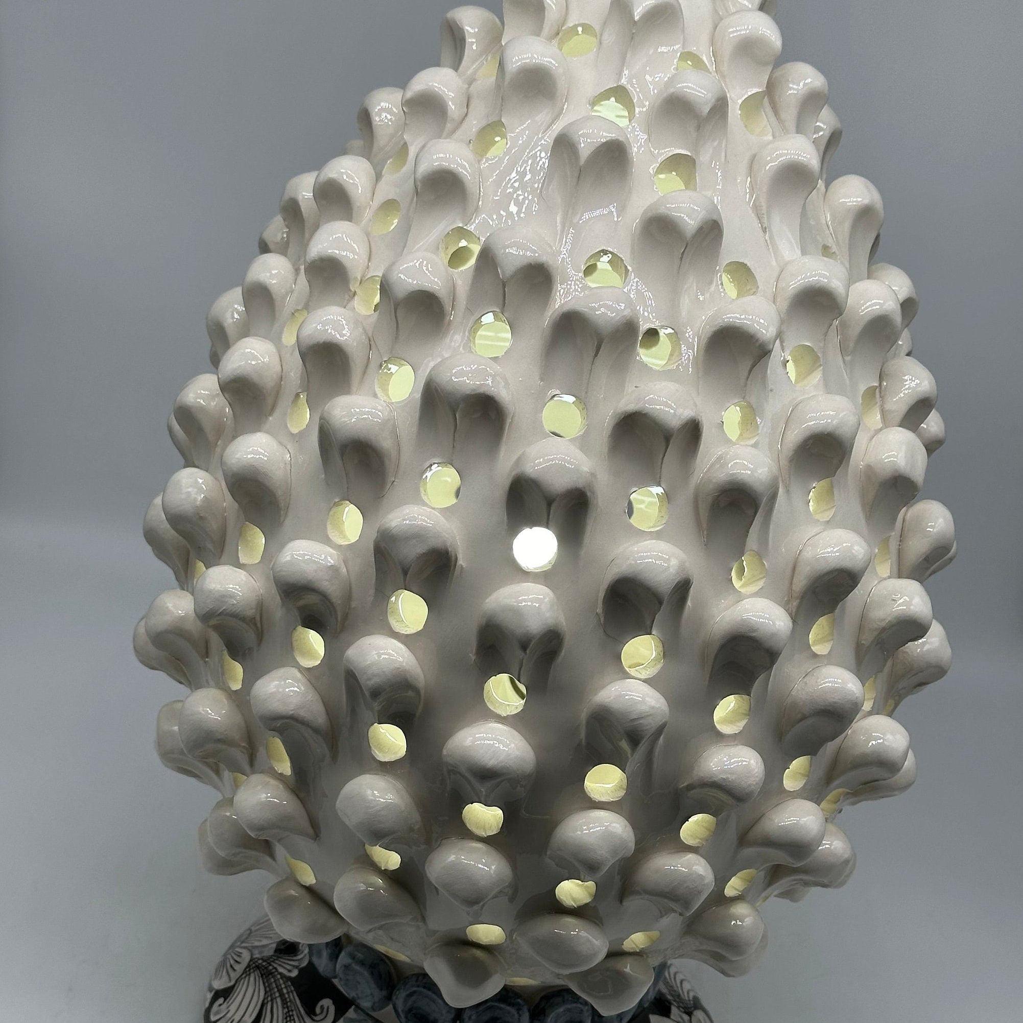Lampada Pigna Gigante traforata Ceramica Caltagirone cm H.45 L.28 Artigianale Bianco Base Decorata