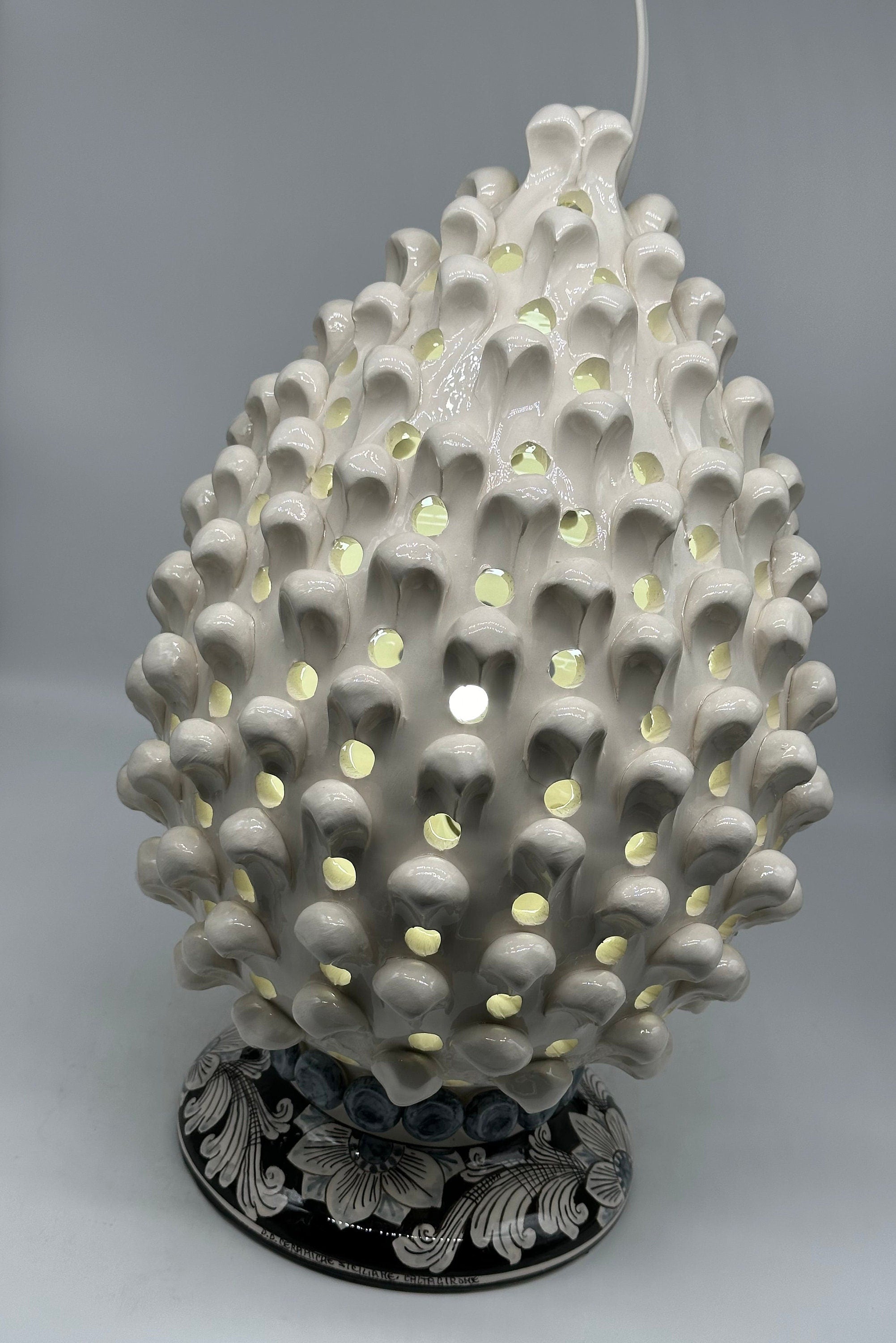 Lampada Pigna Gigante traforata Ceramica Caltagirone cm H.45 L.28 Artigianale Bianco Base Decorata