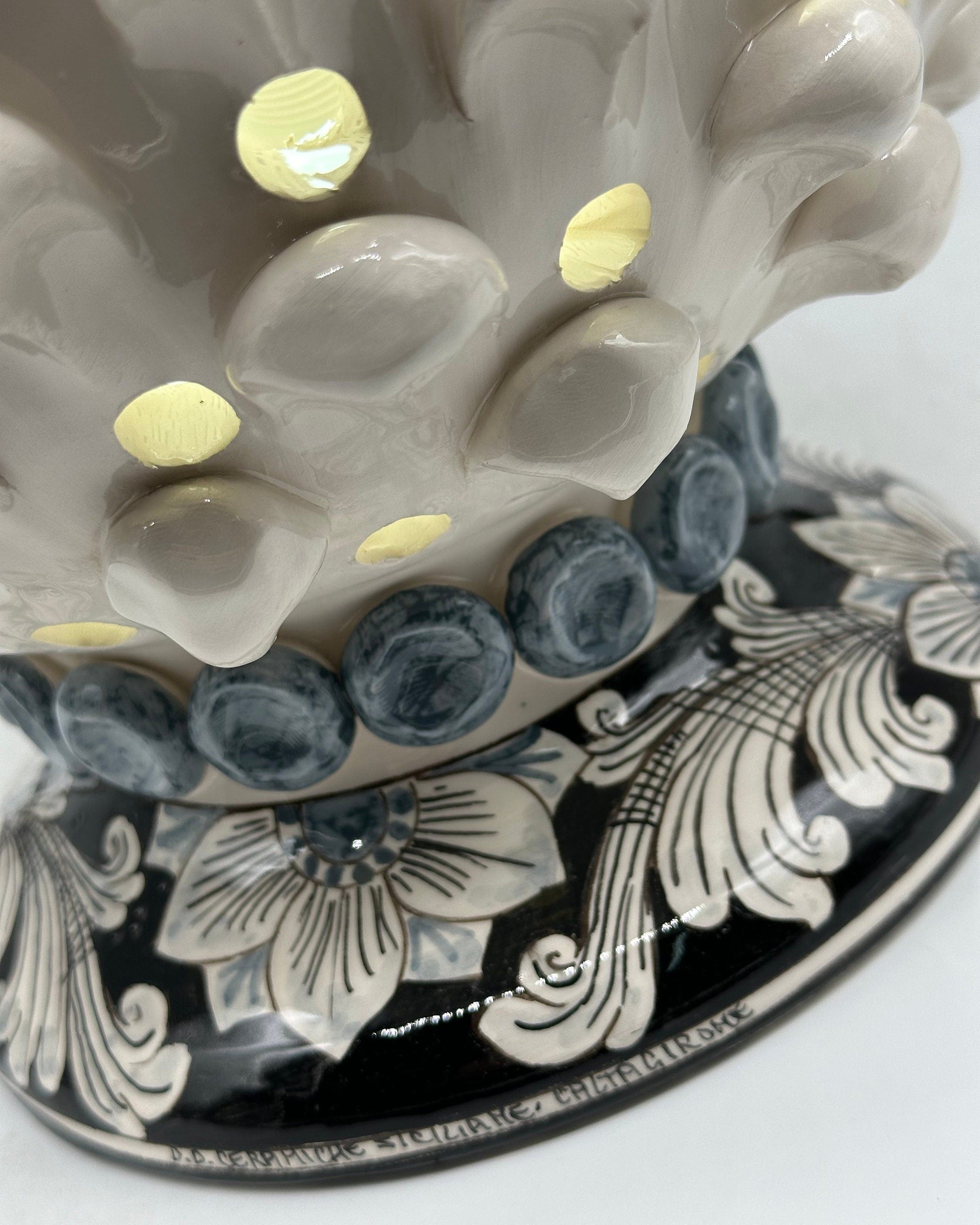 Lampada Pigna Gigante traforata Ceramica Caltagirone cm H.45 L.28 Artigianale Bianco Base Decorata