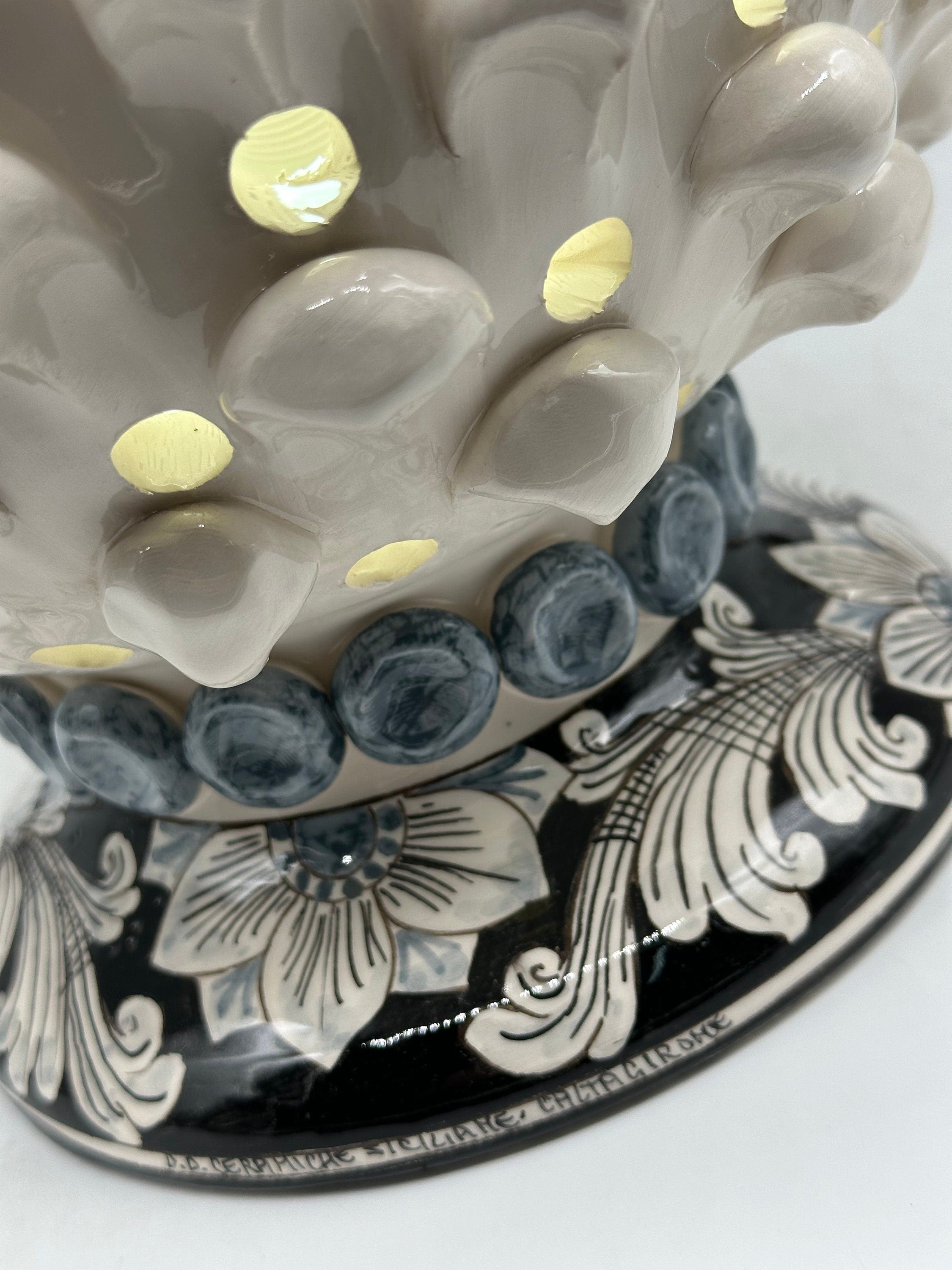 Lampada Pigna Gigante traforata Ceramica Caltagirone cm H.45 L.28 Artigianale Bianco Base Decorata