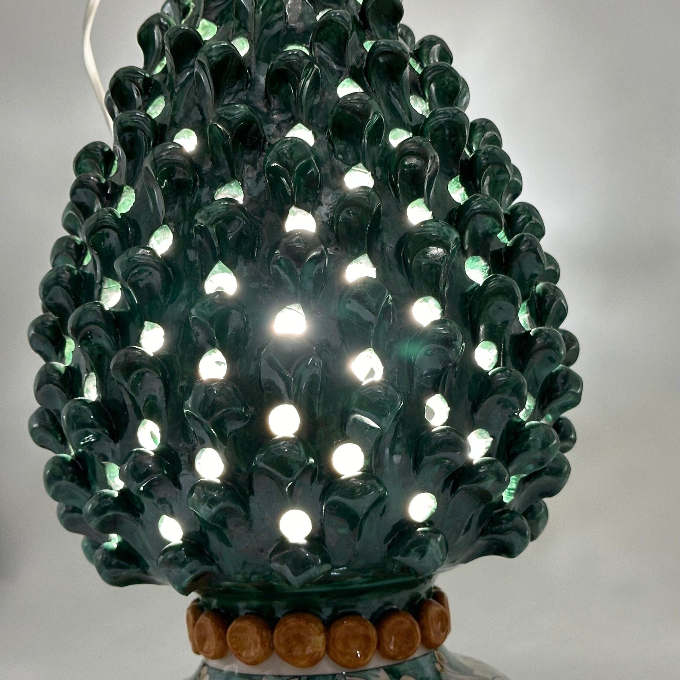 Lampada Pigna Gigante traforata Ceramica Caltagirone cm H.45 L.28 Artigianale Verde Rame Base Decorata