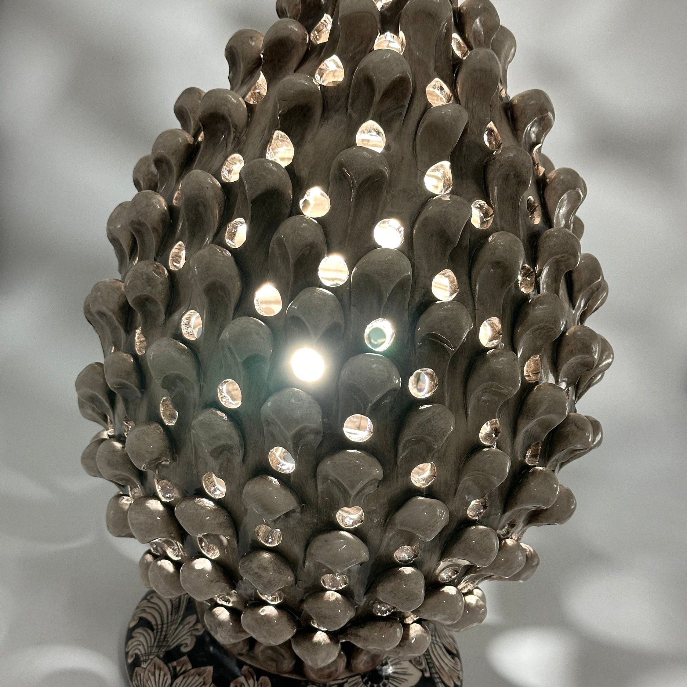 Lampada Pigna Gigante traforata Ceramica Caltagirone cm H.45 L.28 Artigianale Beige Écru Base Decorata