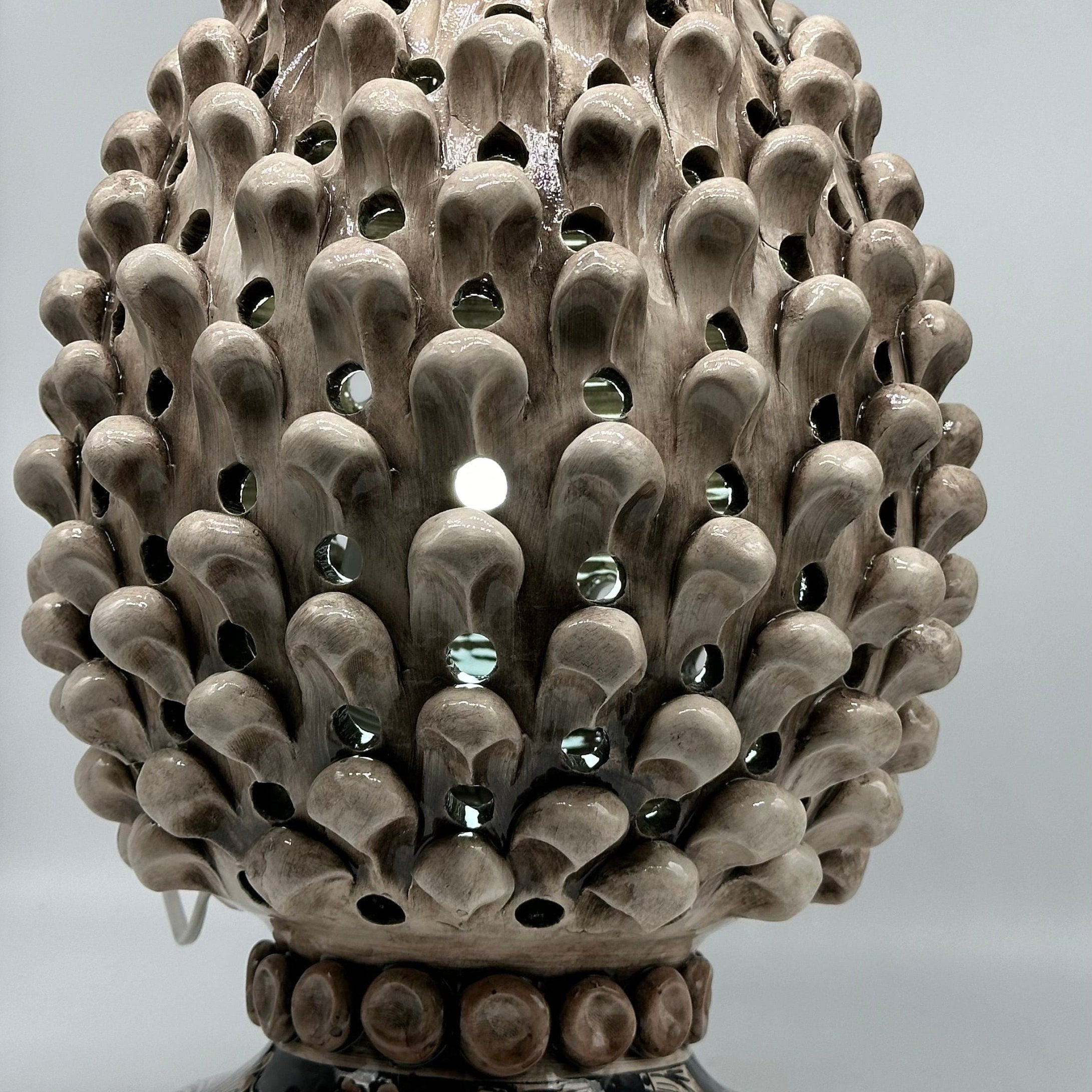 Lampada Pigna Gigante traforata Ceramica Caltagirone cm H.45 L.28 Artigianale Beige Écru Base Decorata
