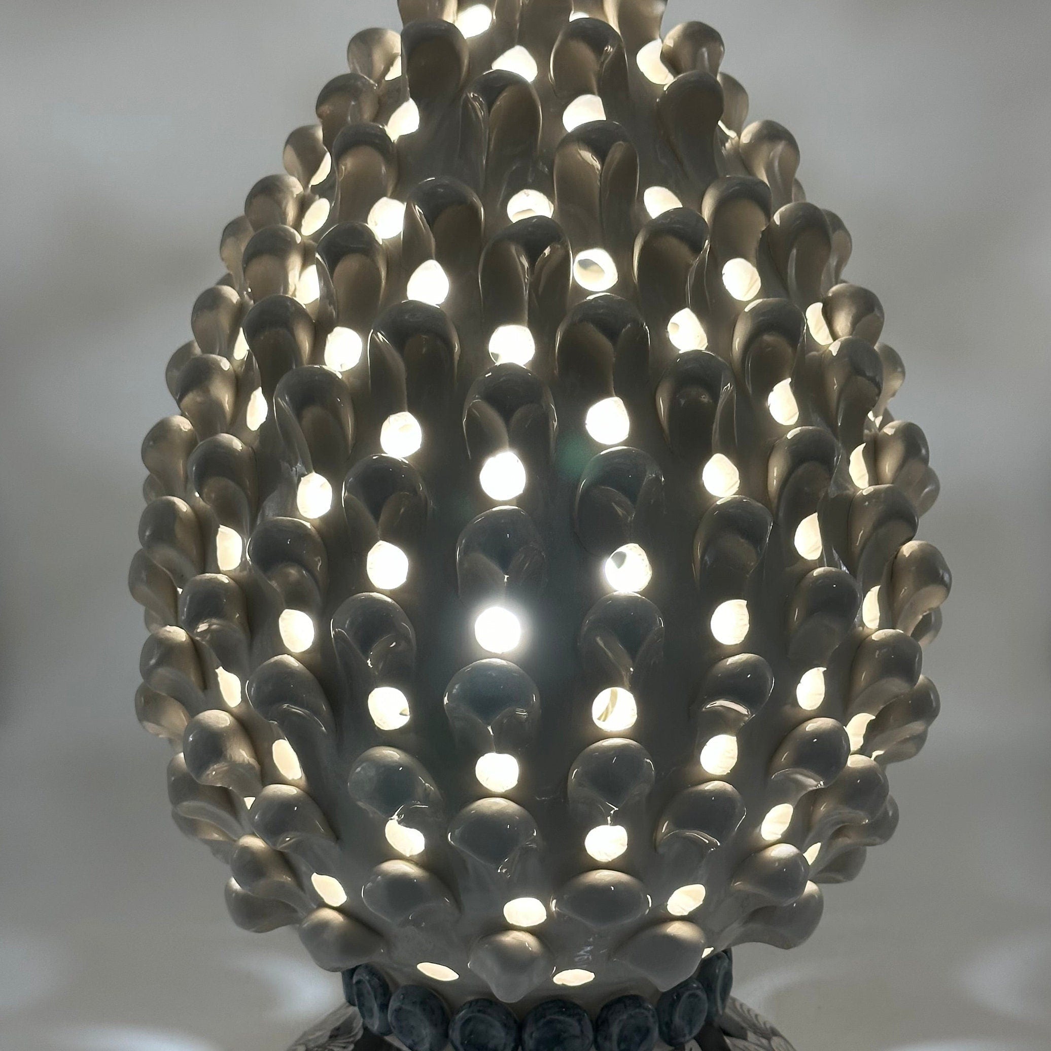 Lampada Pigna Gigante traforata Ceramica Caltagirone cm H.45 L.28 Artigianale Bianco Base Decorata