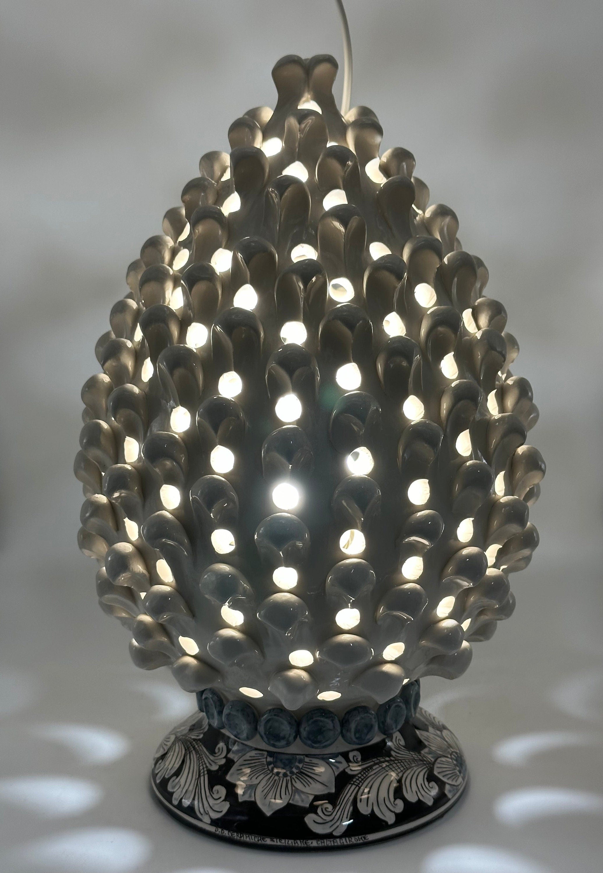 Lampada Pigna Gigante traforata Ceramica Caltagirone cm H.45 L.28 Artigianale Bianco Base Decorata