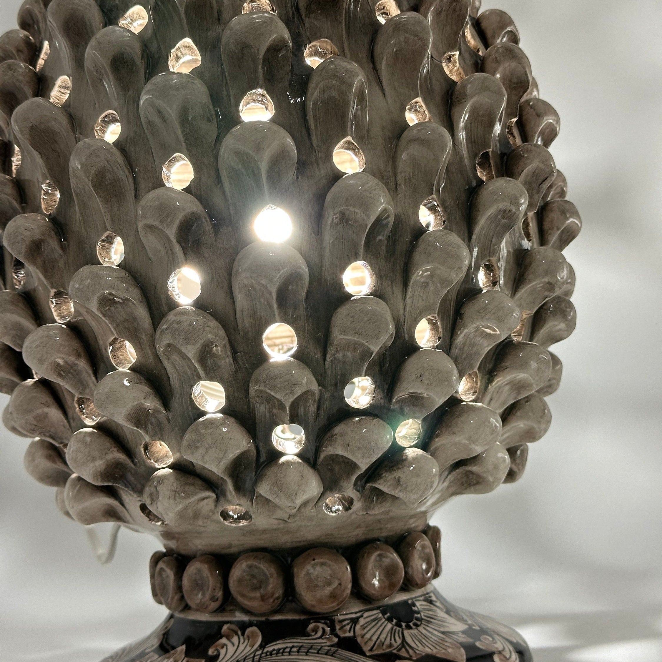 Lampada Pigna Gigante traforata Ceramica Caltagirone cm H.45 L.28 Artigianale Beige Écru Base Decorata