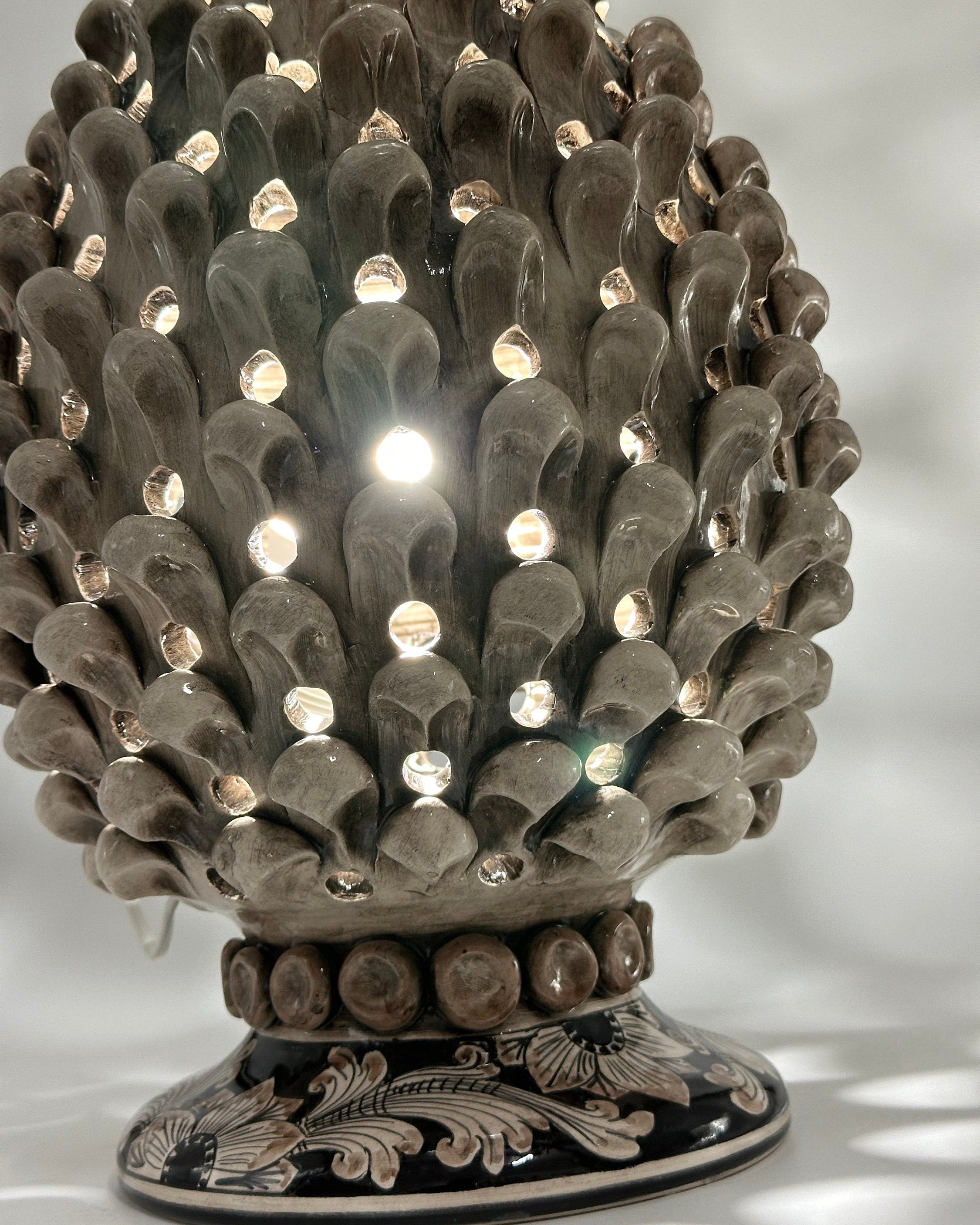 Lampada Pigna Gigante traforata Ceramica Caltagirone cm H.45 L.28 Artigianale Beige Écru Base Decorata