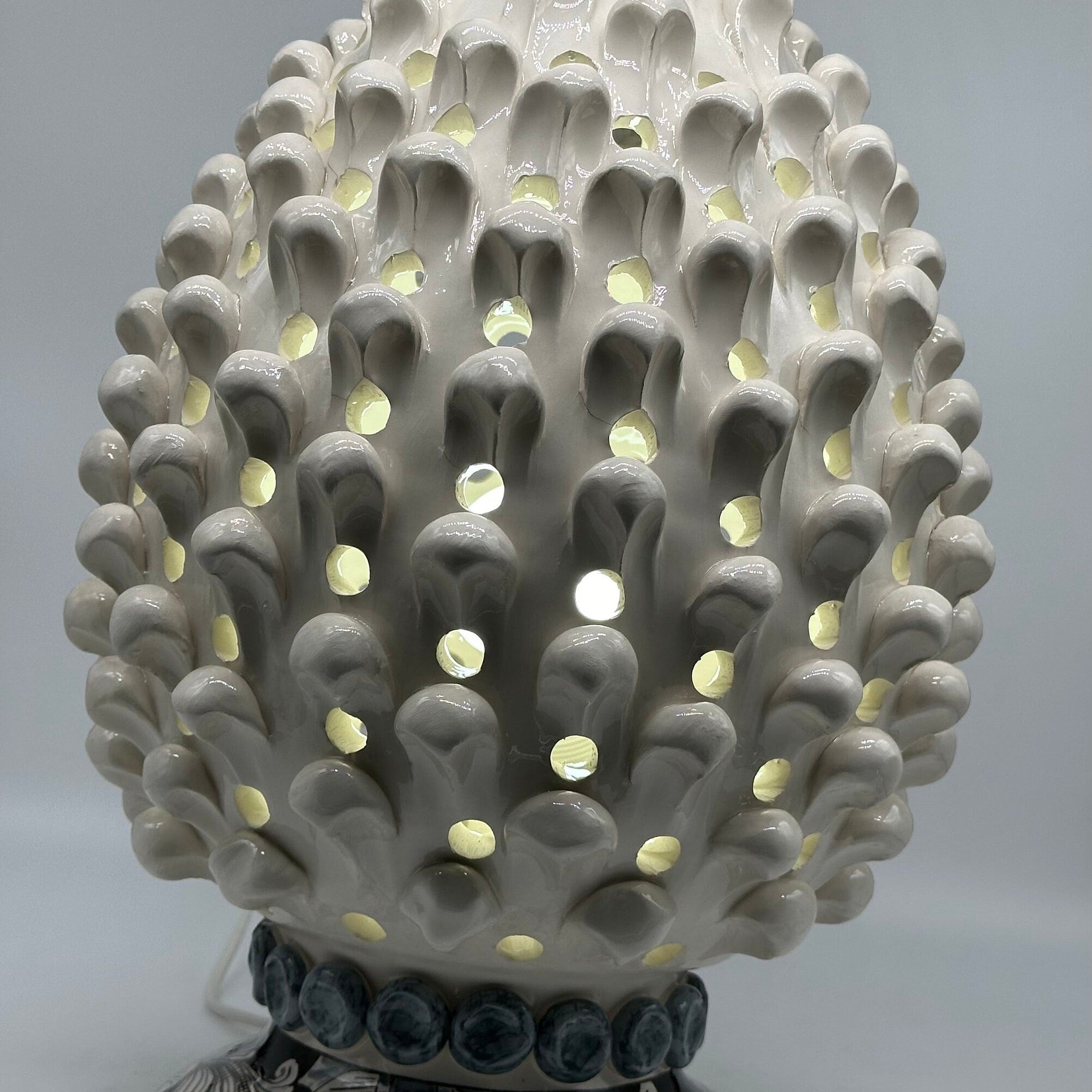 Lampada Pigna Gigante traforata Ceramica Caltagirone cm H.45 L.28 Artigianale Bianco Base Decorata