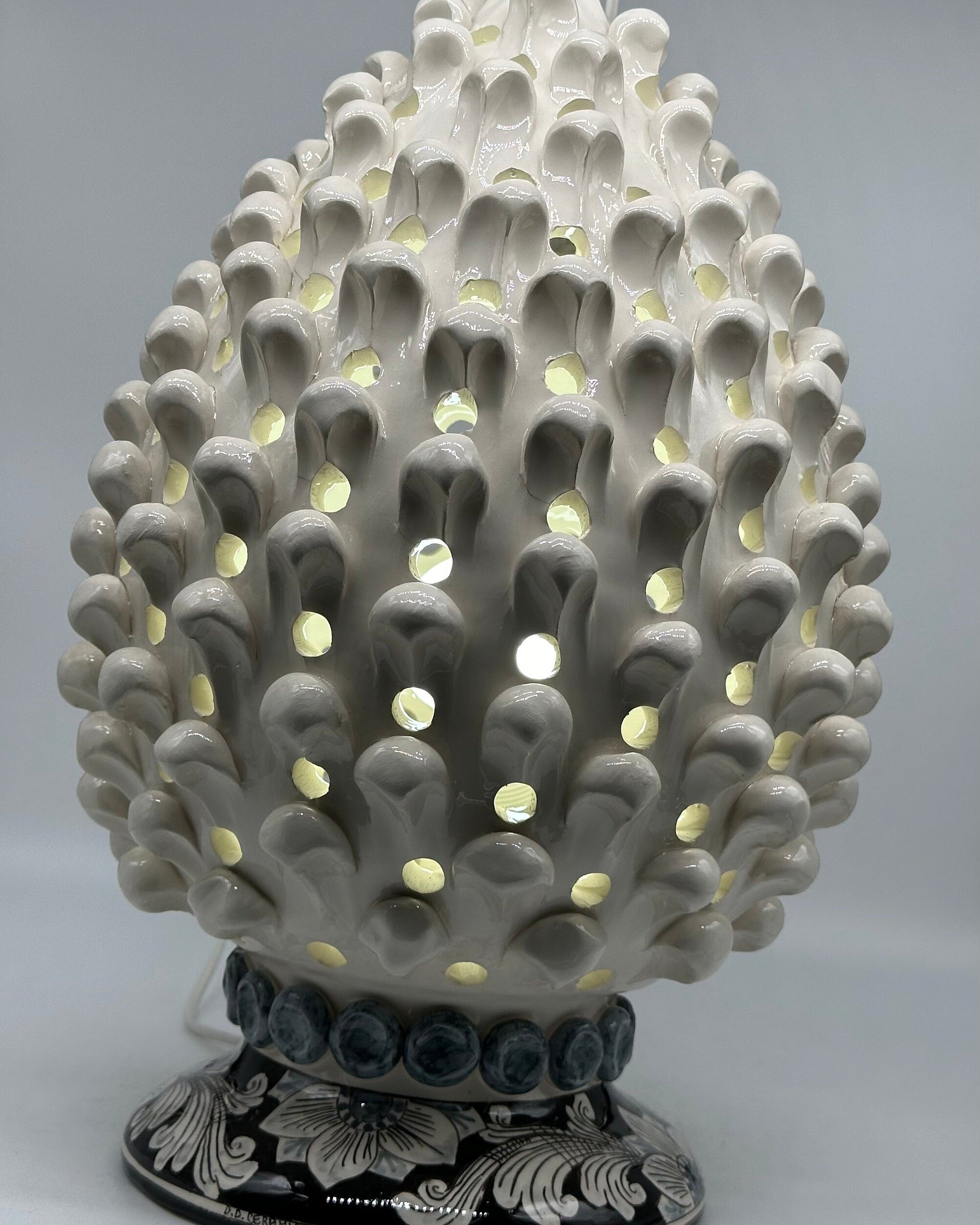 Lampada Pigna Gigante traforata Ceramica Caltagirone cm H.45 L.28 Artigianale Bianco Base Decorata