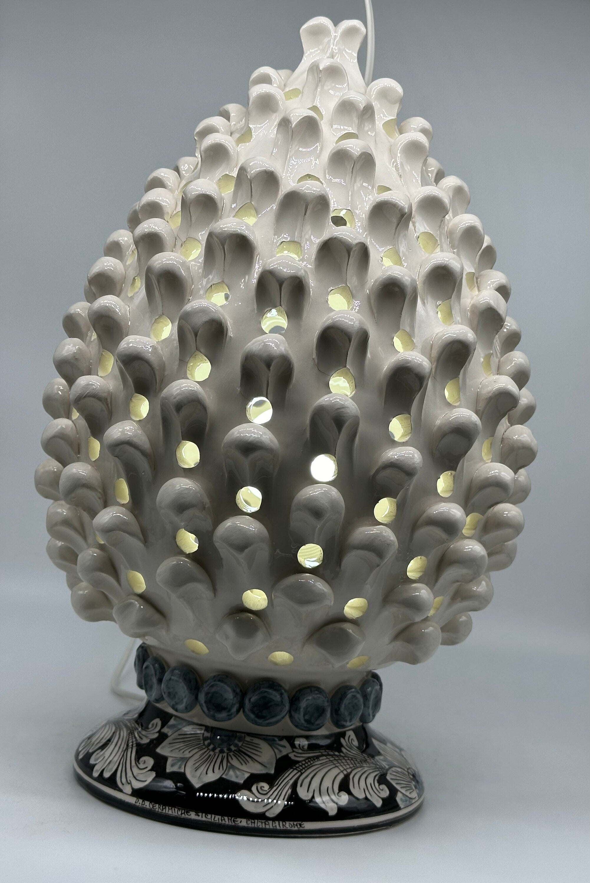 Lampada Pigna Gigante traforata Ceramica Caltagirone cm H.45 L.28 Artigianale Bianco Base Decorata