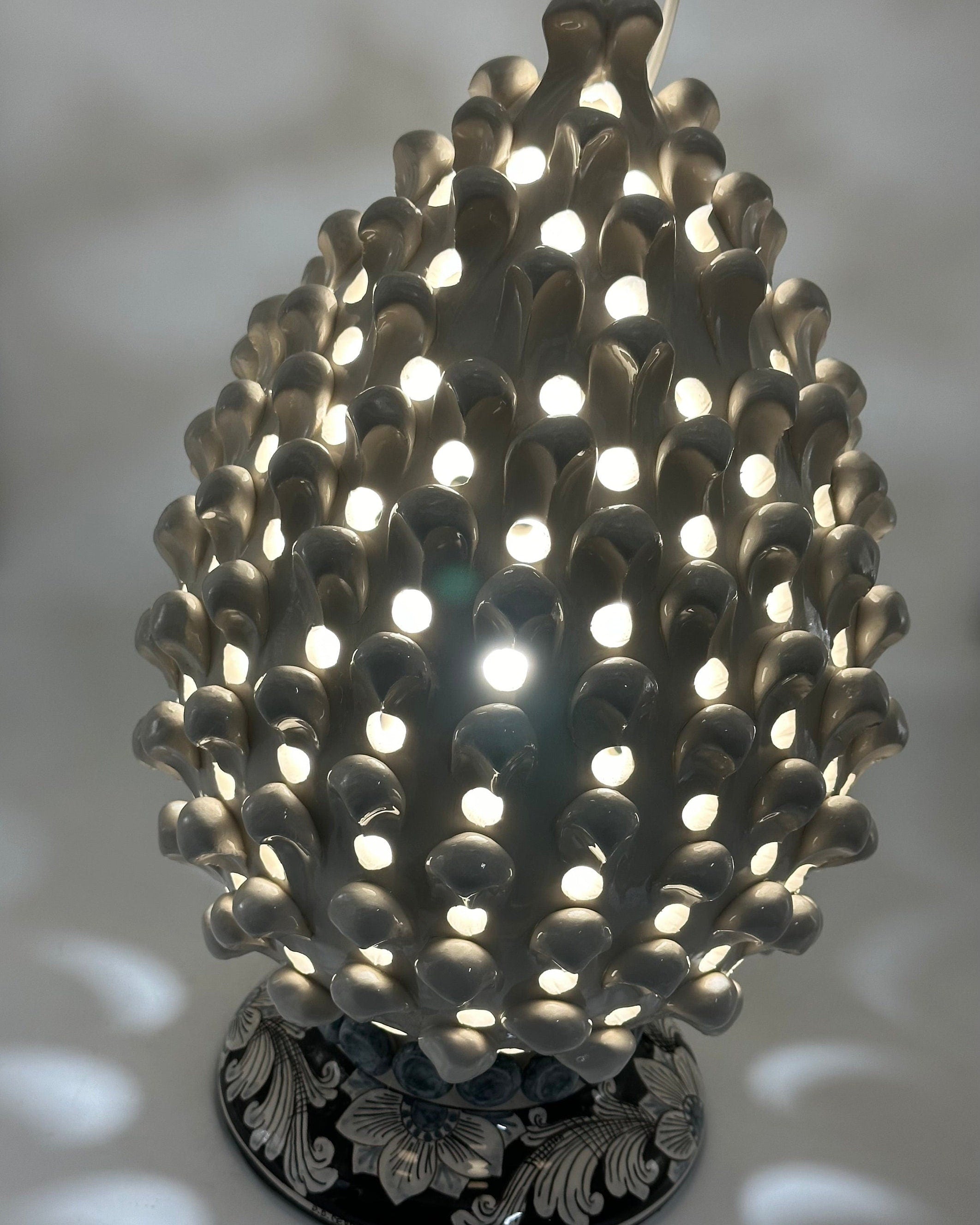 Lampada Pigna Gigante traforata Ceramica Caltagirone cm H.45 L.28 Artigianale Bianco Base Decorata