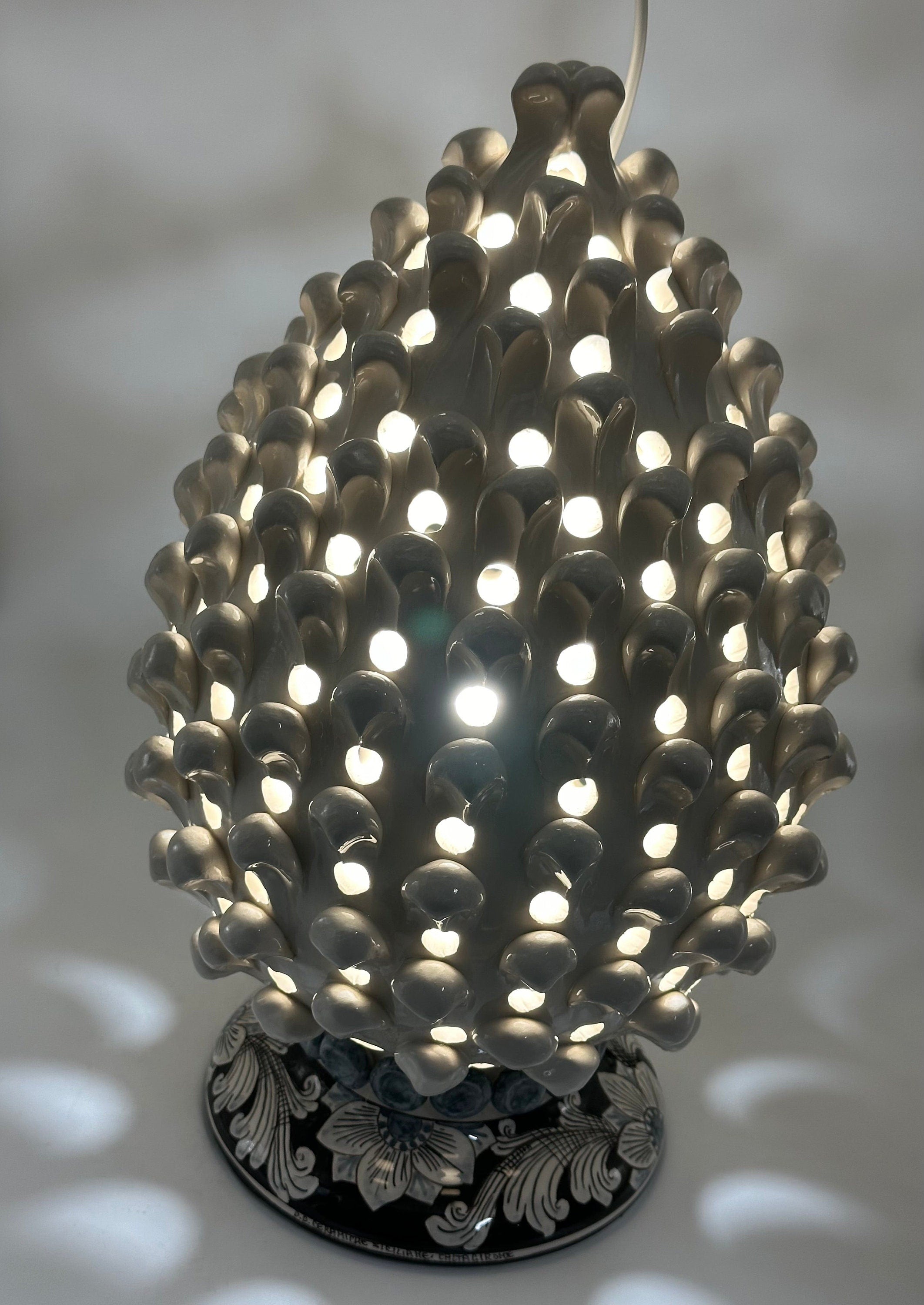 Lampada Pigna Gigante traforata Ceramica Caltagirone cm H.45 L.28 Artigianale Bianco Base Decorata