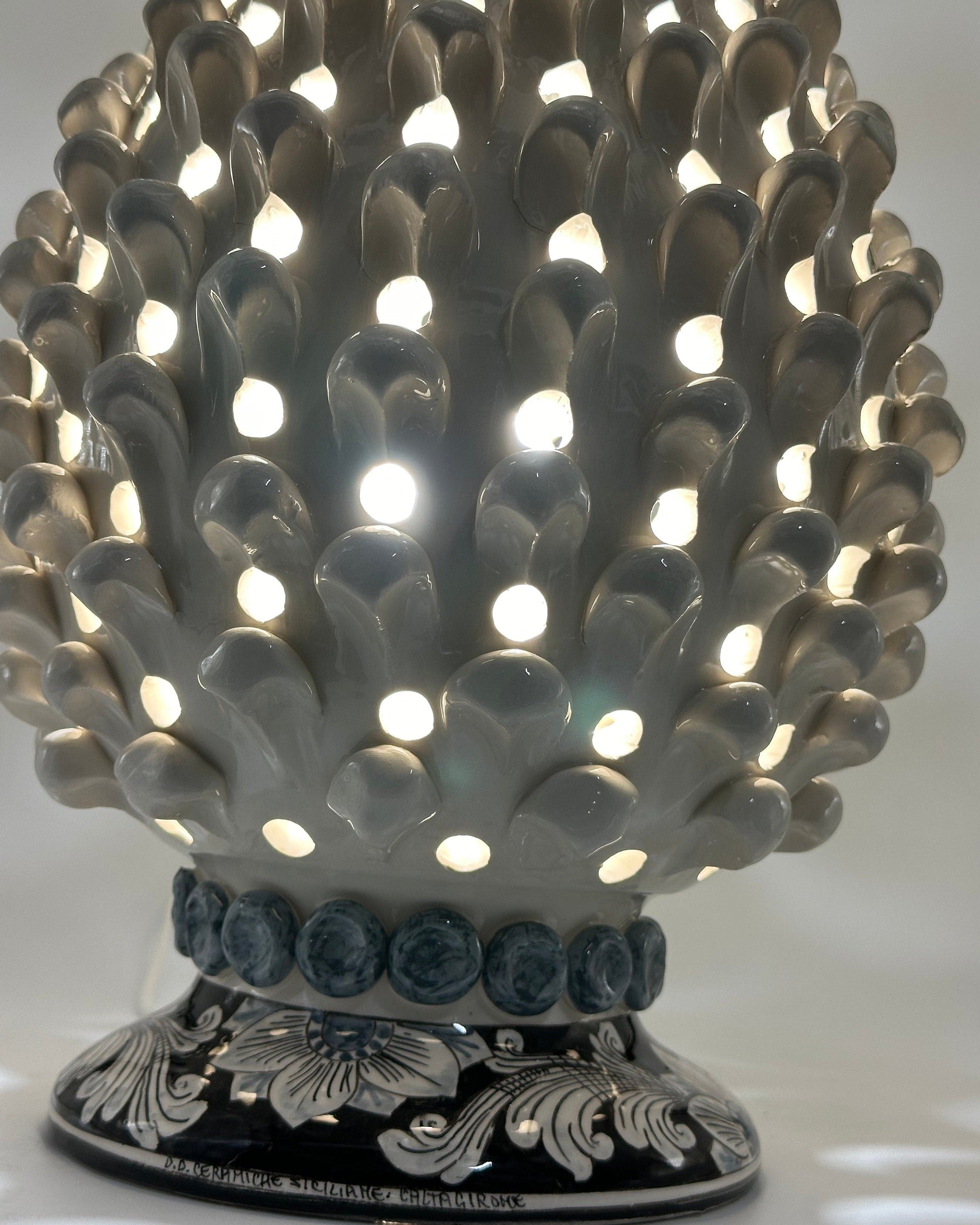 Lampada Pigna Gigante traforata Ceramica Caltagirone cm H.45 L.28 Artigianale Bianco Base Decorata