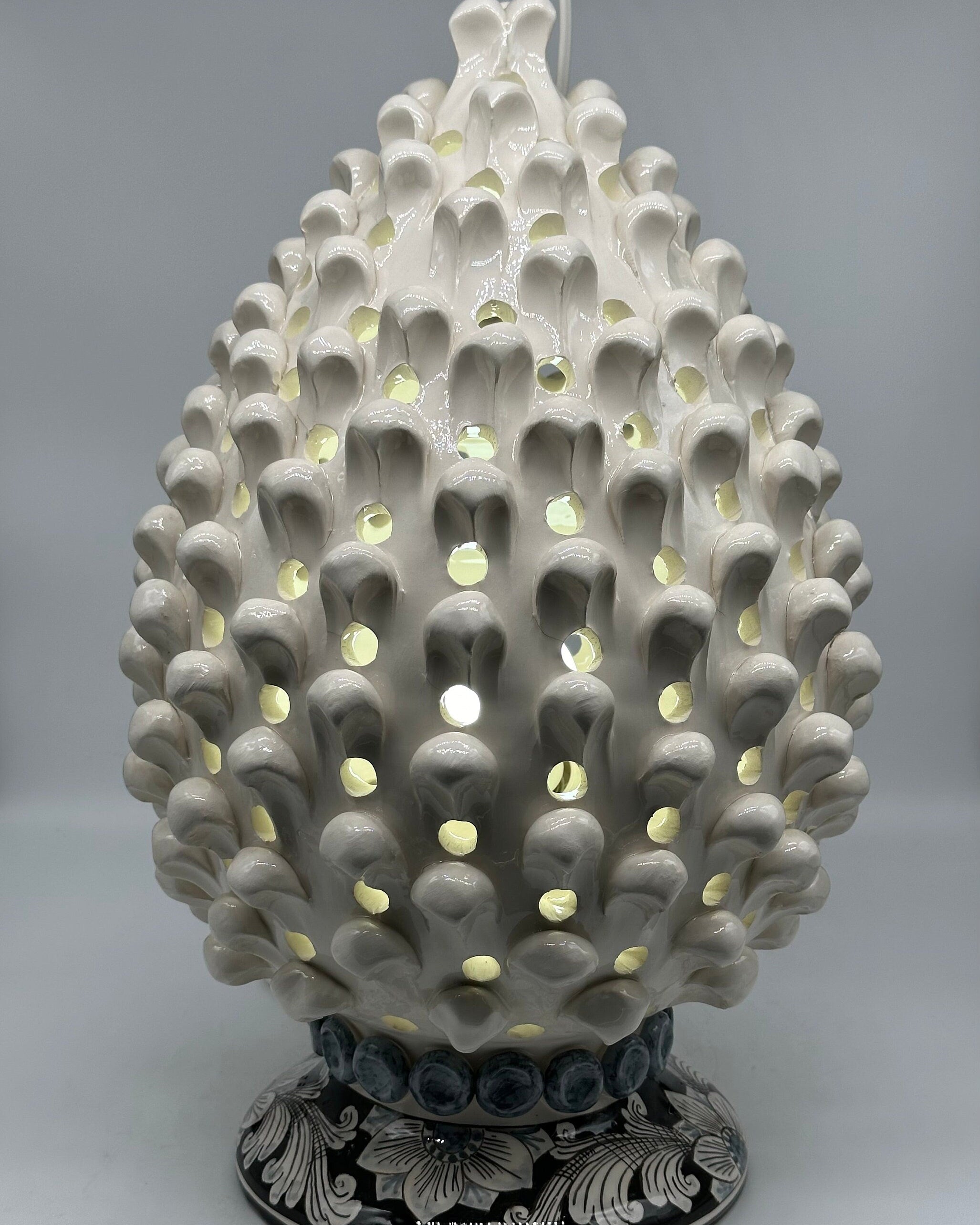 Lampada Pigna Gigante traforata Ceramica Caltagirone cm H.45 L.28 Artigianale Bianco Base Decorata