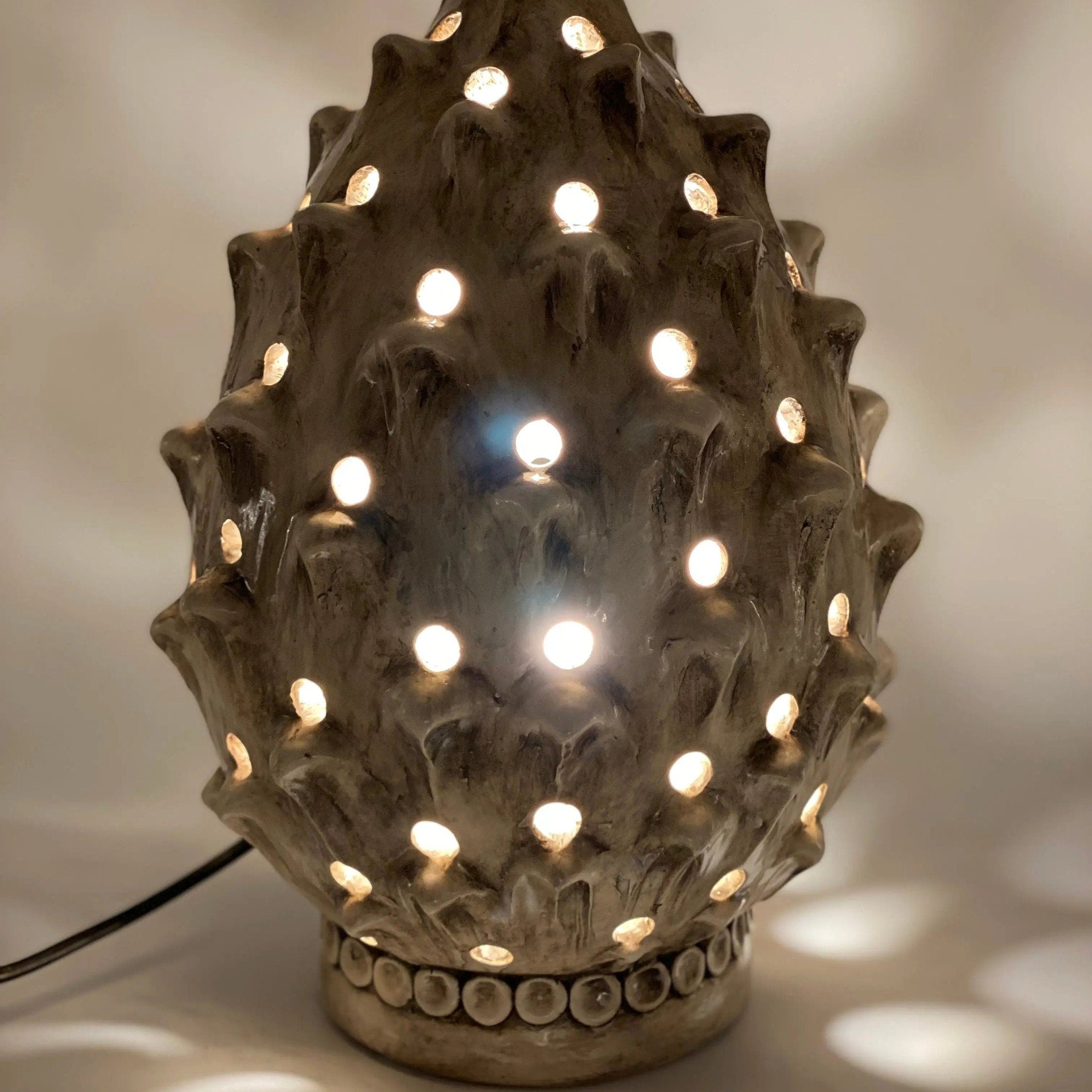 Lampada Pigna traforata Ceramica Caltagirone cm H.35 L.23 Artigianale Beige Écru DD CERAMICHE SICILIANE