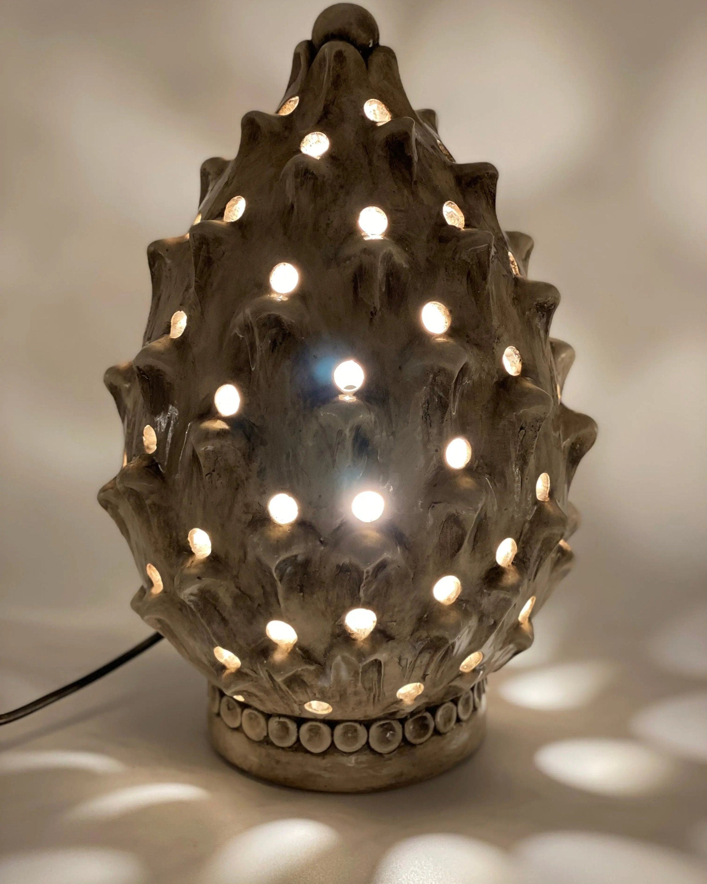 Lampada Pigna traforata Ceramica Caltagirone cm H.35 L.23 Artigianale Beige Écru DD CERAMICHE SICILIANE