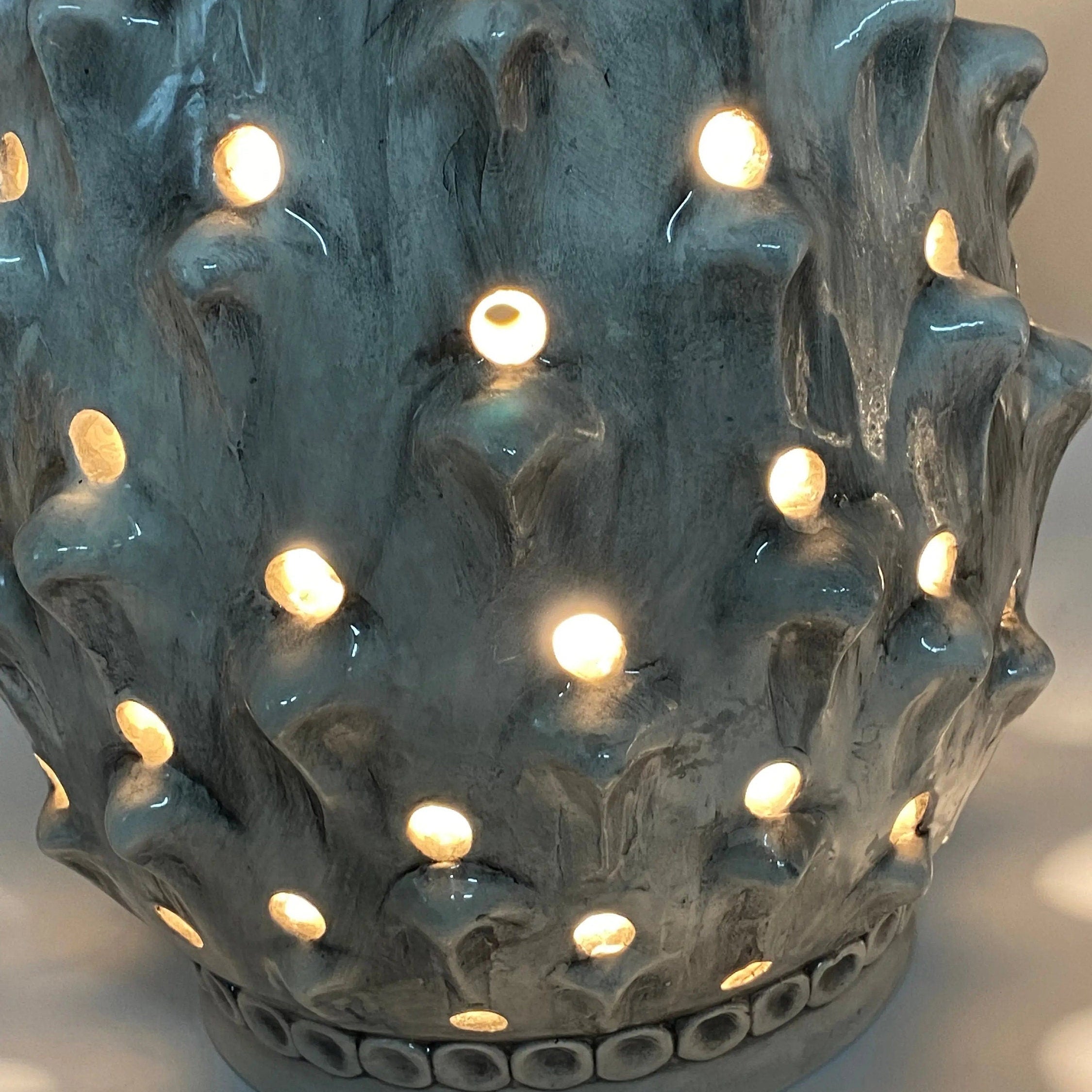 Lampada Pigna traforata Ceramica Caltagirone cm H.35 L.23 Artigianale Ghiaccio DD CERAMICHE SICILIANE