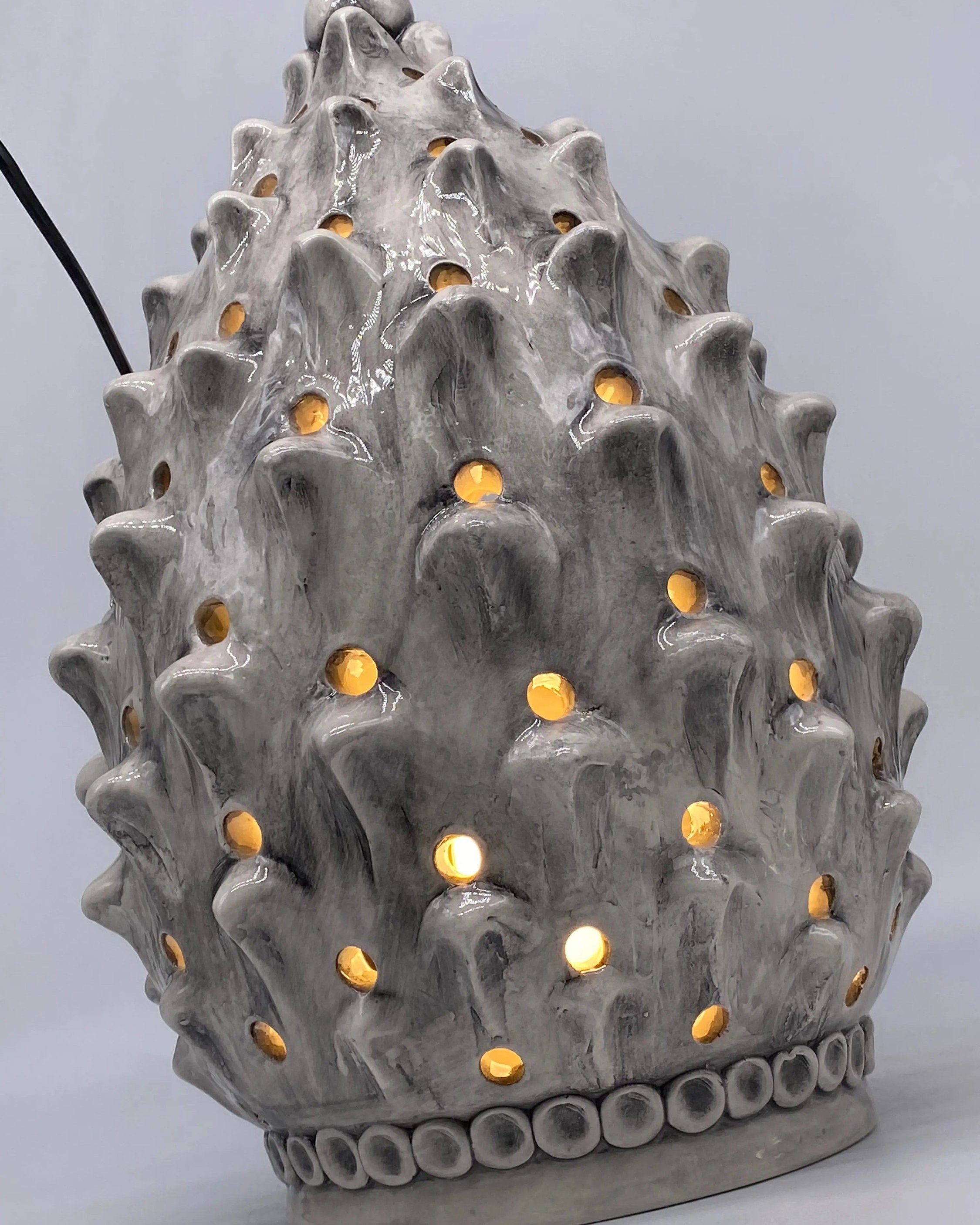 Lampada Pigna traforata Ceramica Caltagirone cm H.35 L.23 Artigianale Ghiaccio DD CERAMICHE SICILIANE