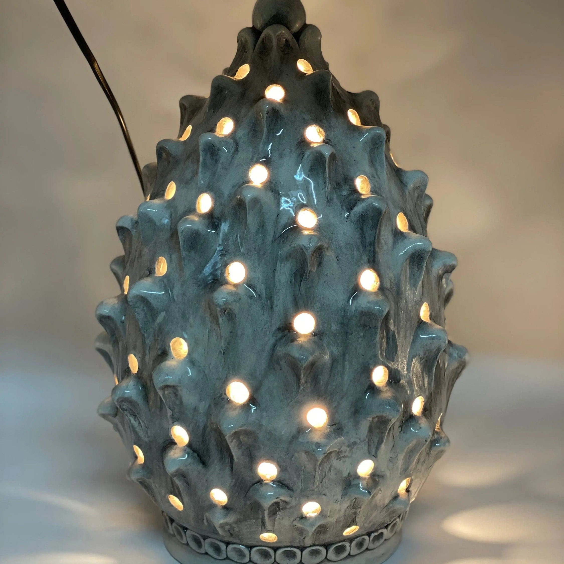 Lampada Pigna traforata Ceramica Caltagirone cm H.35 L.23 Artigianale Ghiaccio DD CERAMICHE SICILIANE