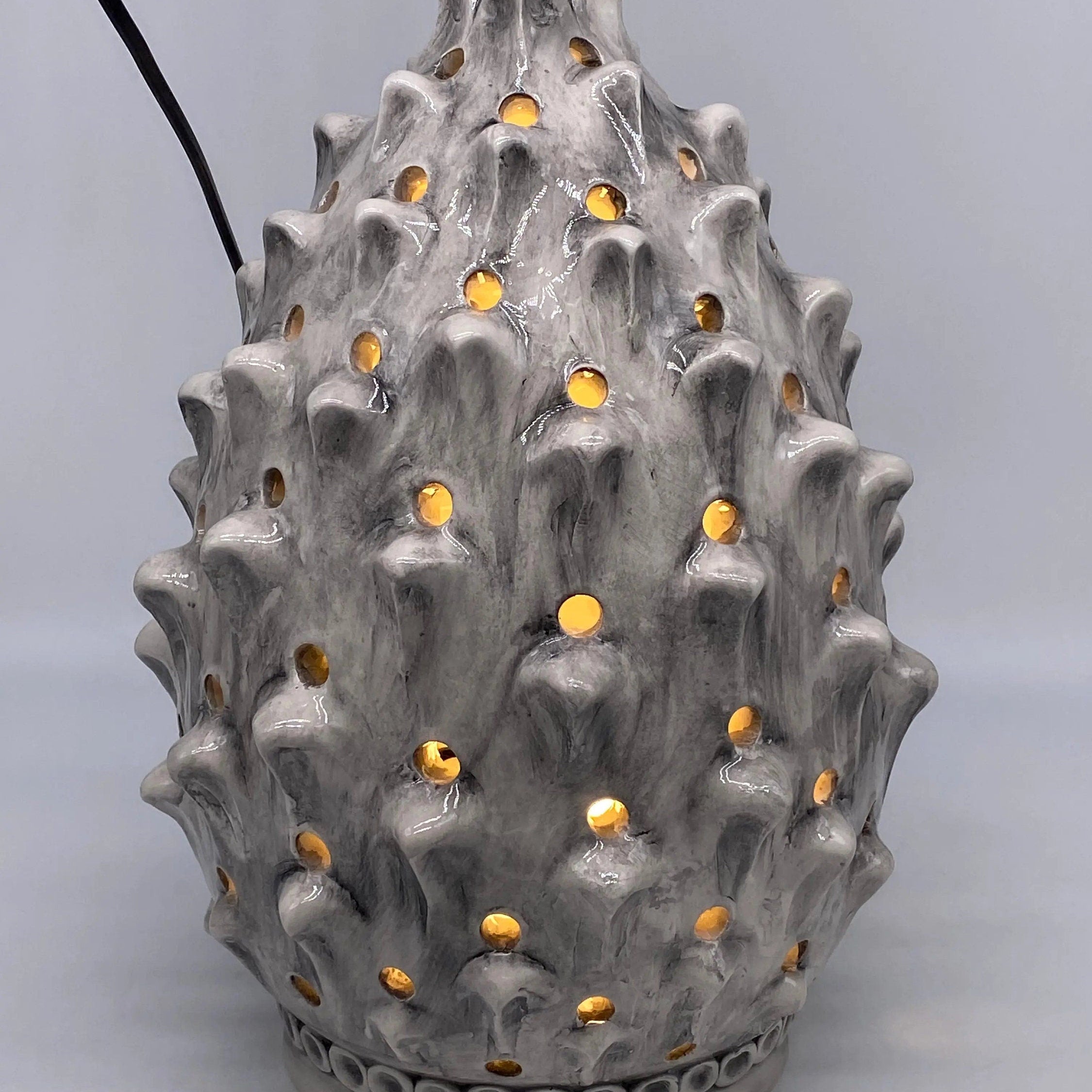 Lampada Pigna traforata Ceramica Caltagirone cm H.35 L.23 Artigianale Ghiaccio DD CERAMICHE SICILIANE