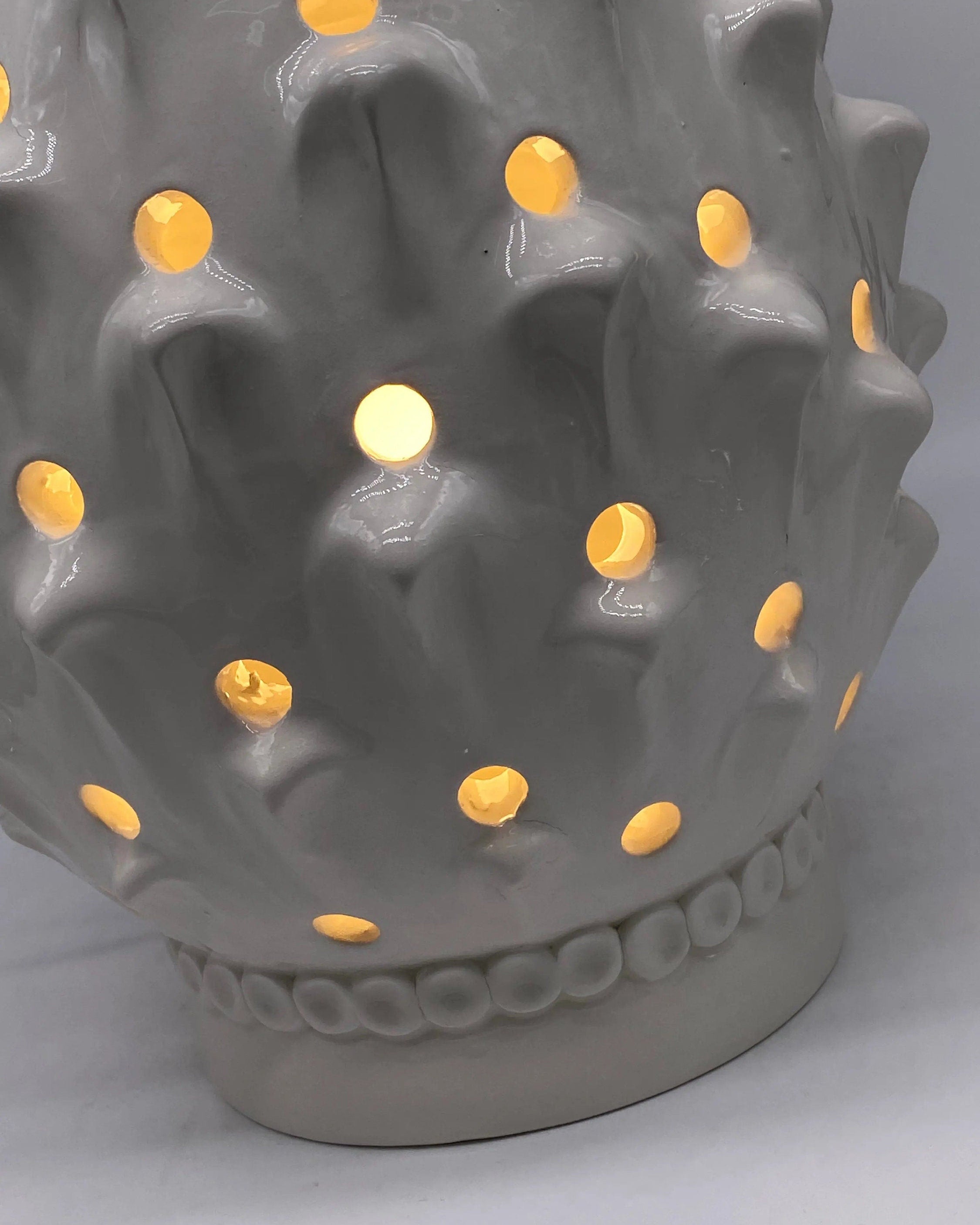 Lampada Pigna traforata Ceramica Caltagirone cm H.35 L.23 Artigianale Bianco DD CERAMICHE SICILIANE