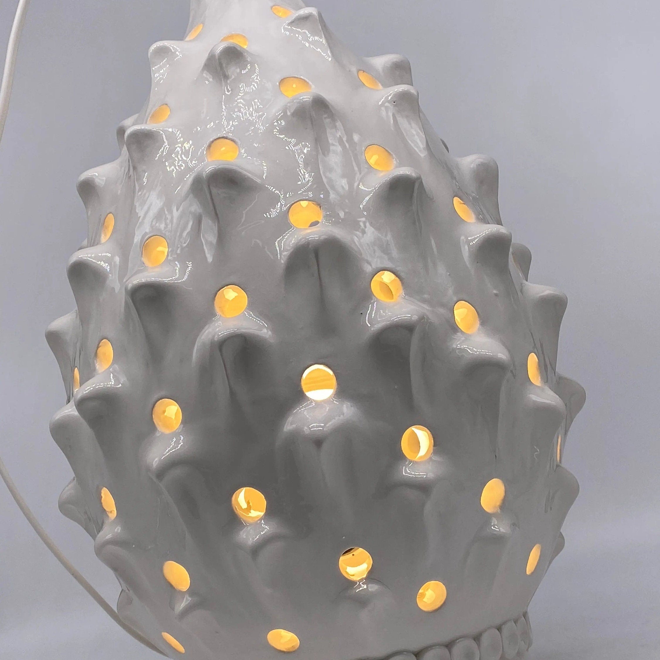 Lampada Pigna traforata Ceramica Caltagirone cm H.35 L.23 Artigianale Bianco DD CERAMICHE SICILIANE