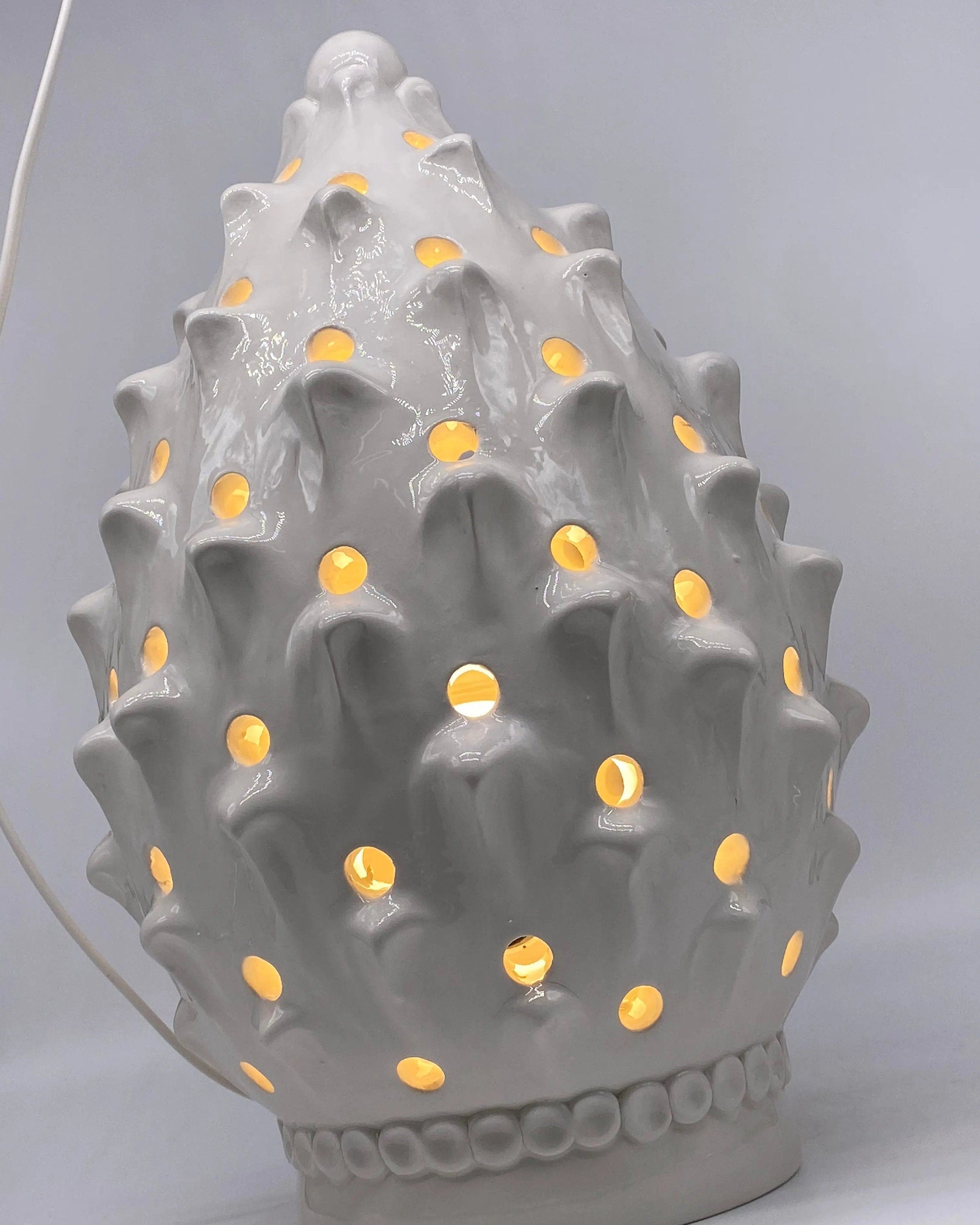 Lampada Pigna traforata Ceramica Caltagirone cm H.35 L.23 Artigianale Bianco DD CERAMICHE SICILIANE