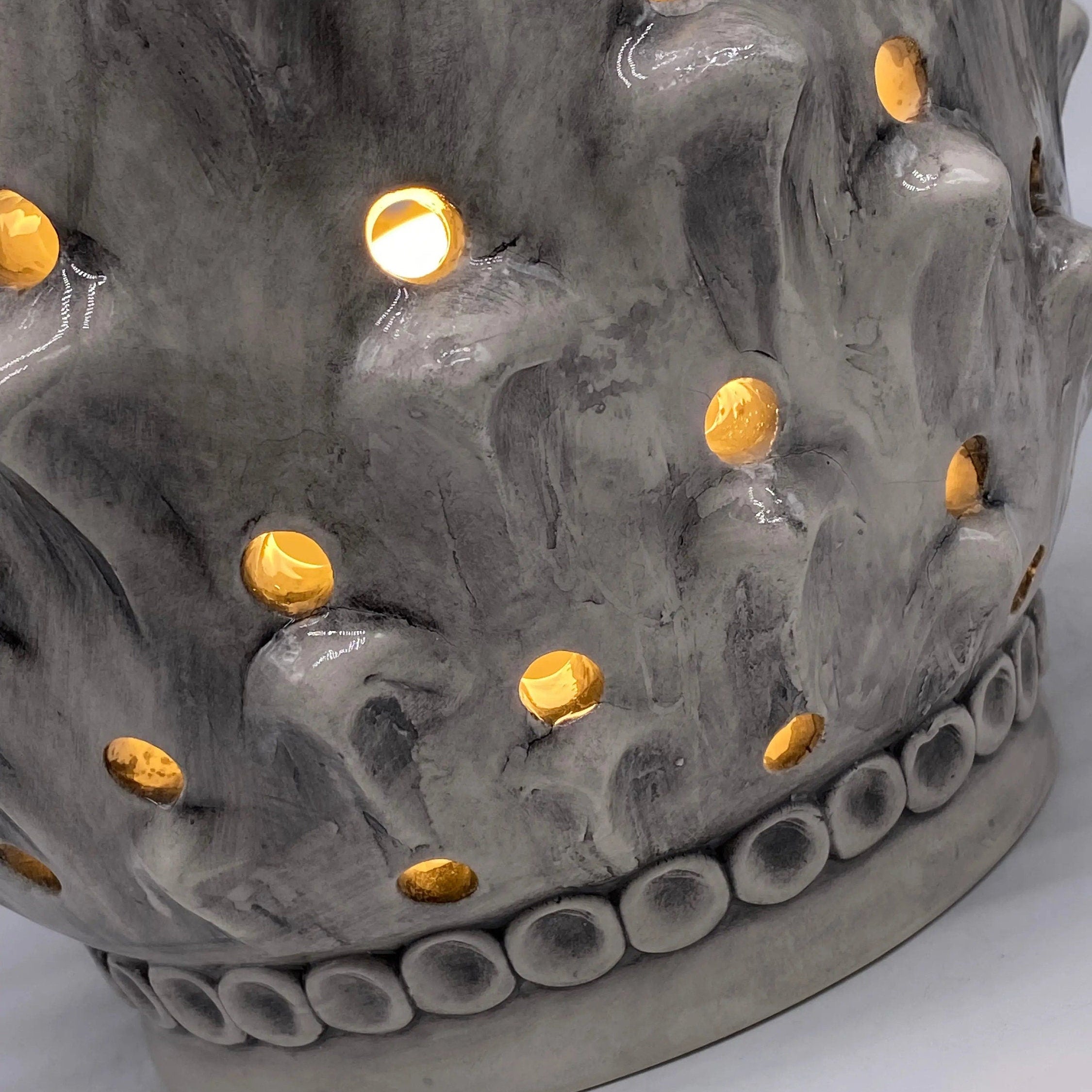 Lampada Pigna traforata Ceramica Caltagirone cm H.35 L.23 Artigianale Ghiaccio DD CERAMICHE SICILIANE