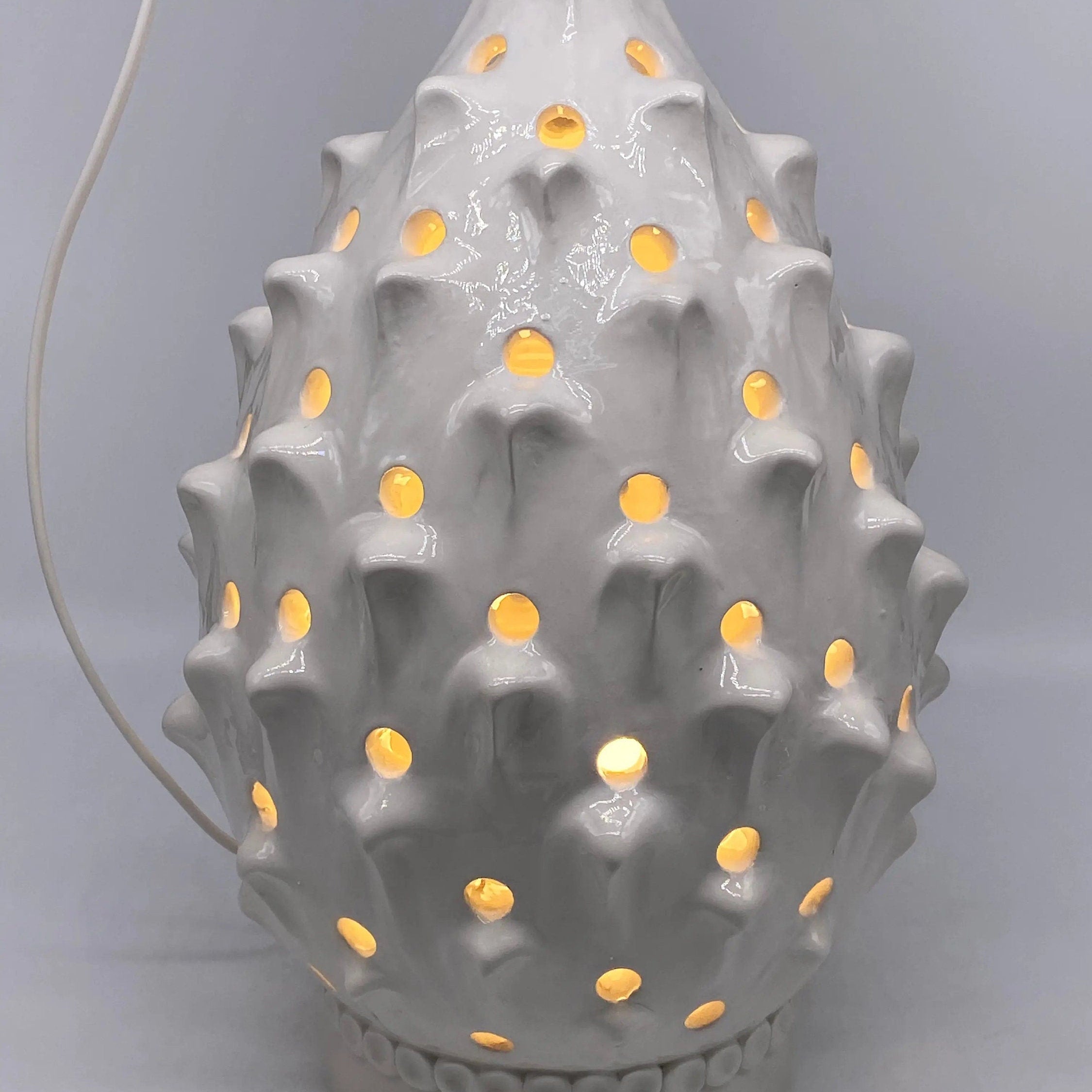 Lampada Pigna traforata Ceramica Caltagirone cm H.35 L.23 Artigianale Bianco DD CERAMICHE SICILIANE