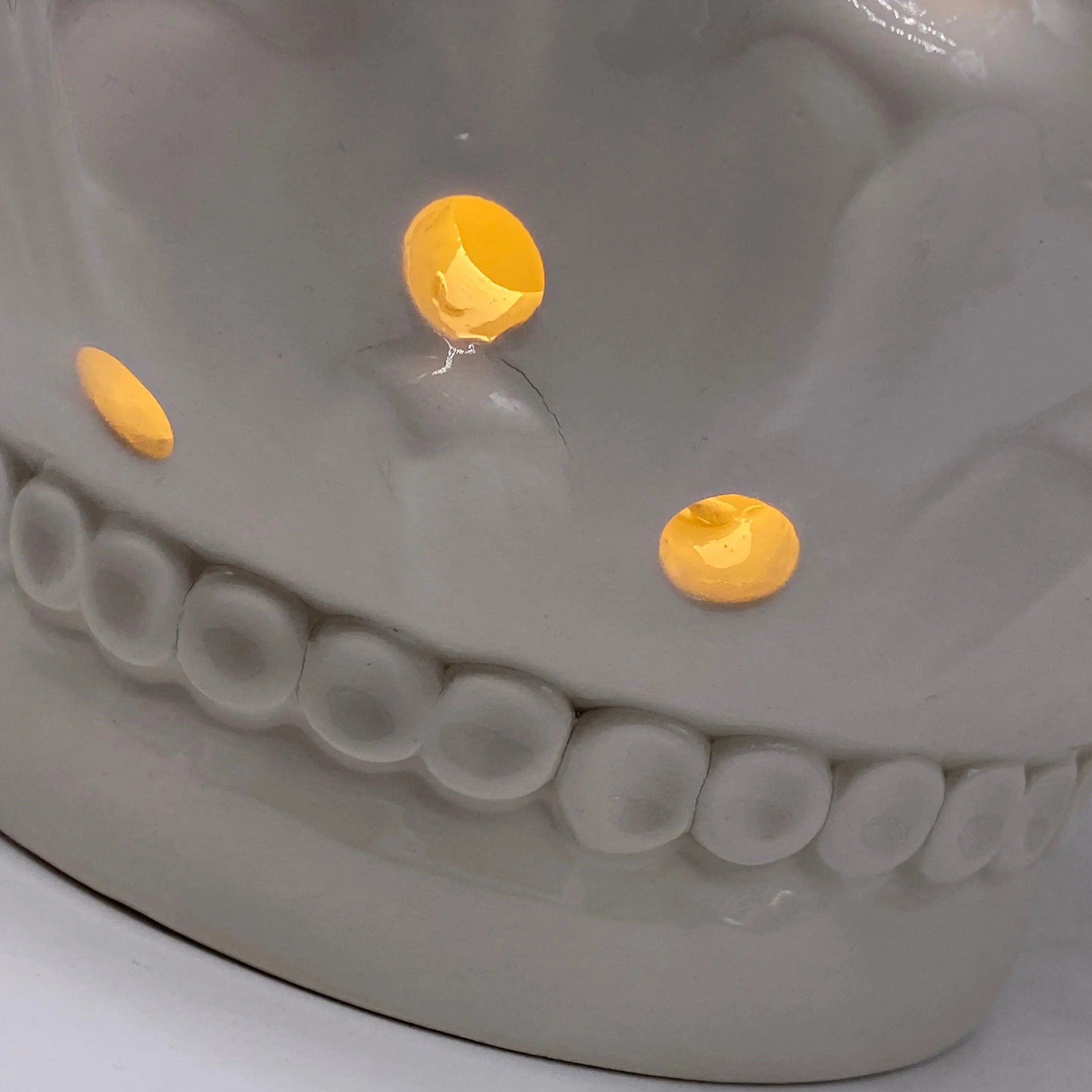 Lampada Pigna traforata Ceramica Caltagirone cm H.35 L.23 Artigianale Bianco DD CERAMICHE SICILIANE