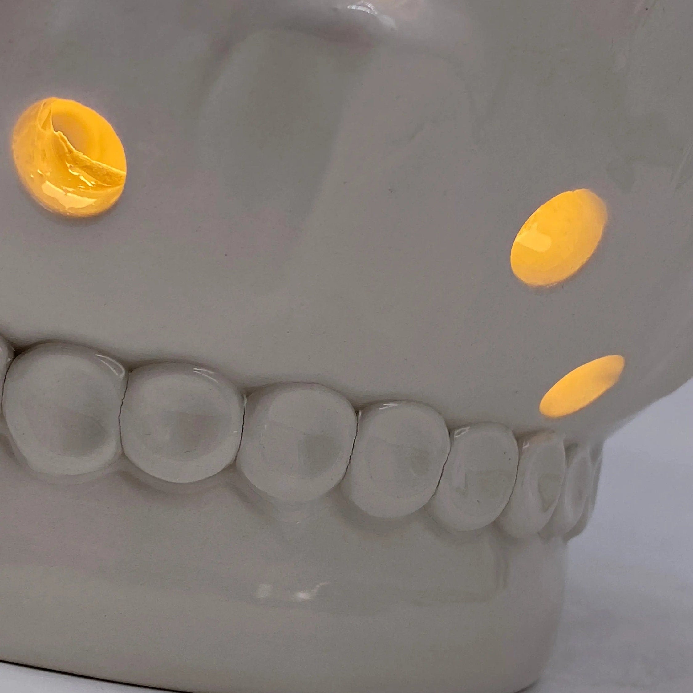 Lampada Pigna traforata Ceramica Caltagirone cm H.35 L.23 Artigianale Bianco DD CERAMICHE SICILIANE