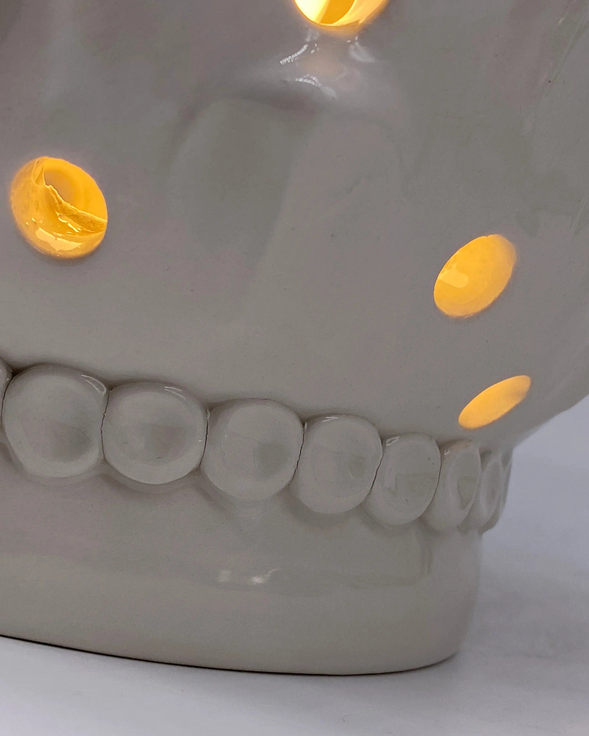 Lampada Pigna traforata Ceramica Caltagirone cm H.35 L.23 Artigianale Bianco DD CERAMICHE SICILIANE