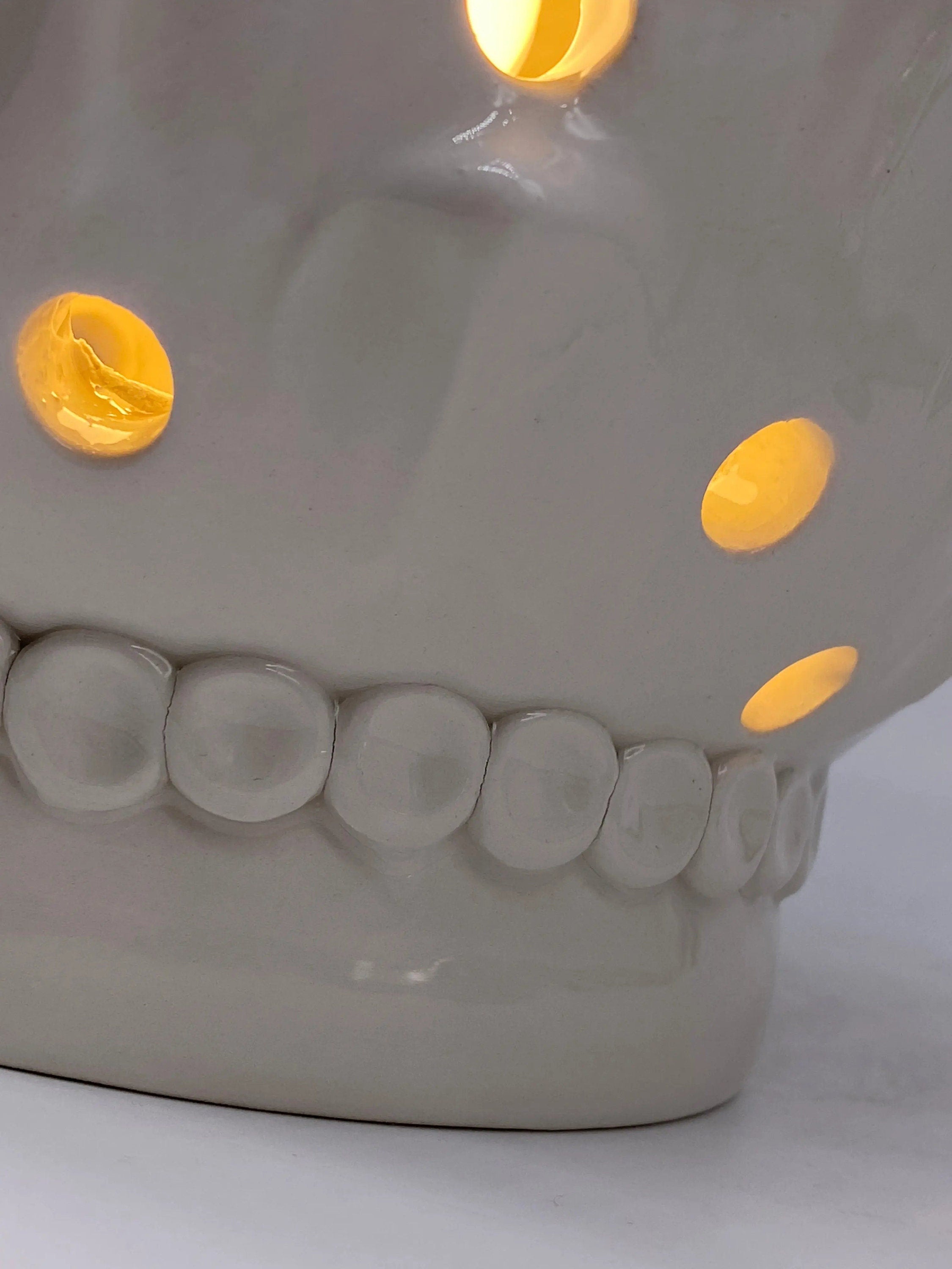 Lampada Pigna traforata Ceramica Caltagirone cm H.35 L.23 Artigianale Bianco DD CERAMICHE SICILIANE