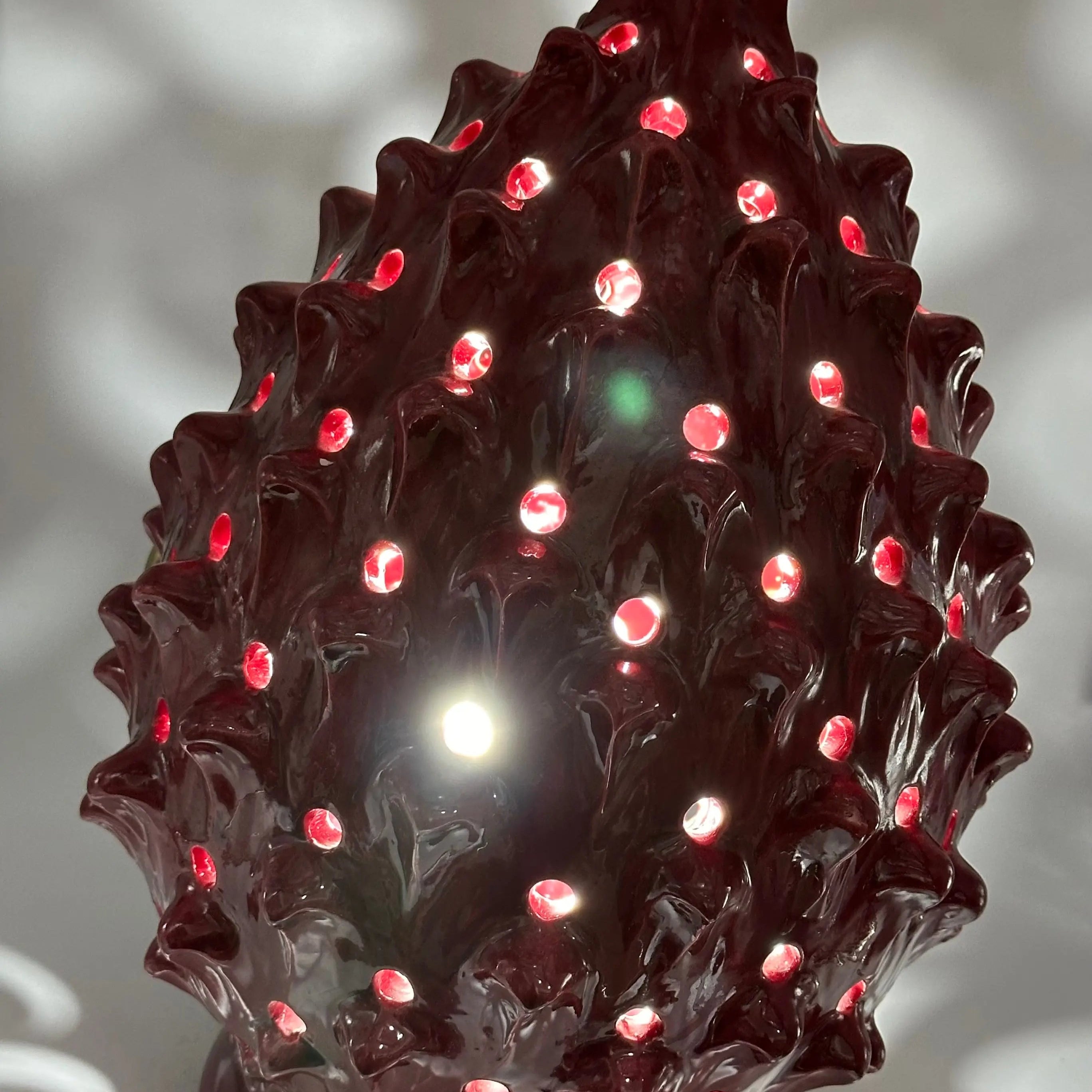 FINE SERIE - Lampada Pigna Luis traforata Ceramica Caltagirone cm H.45 L.28 Artigianale Bordeaux DD CERAMICHE SICILIANE