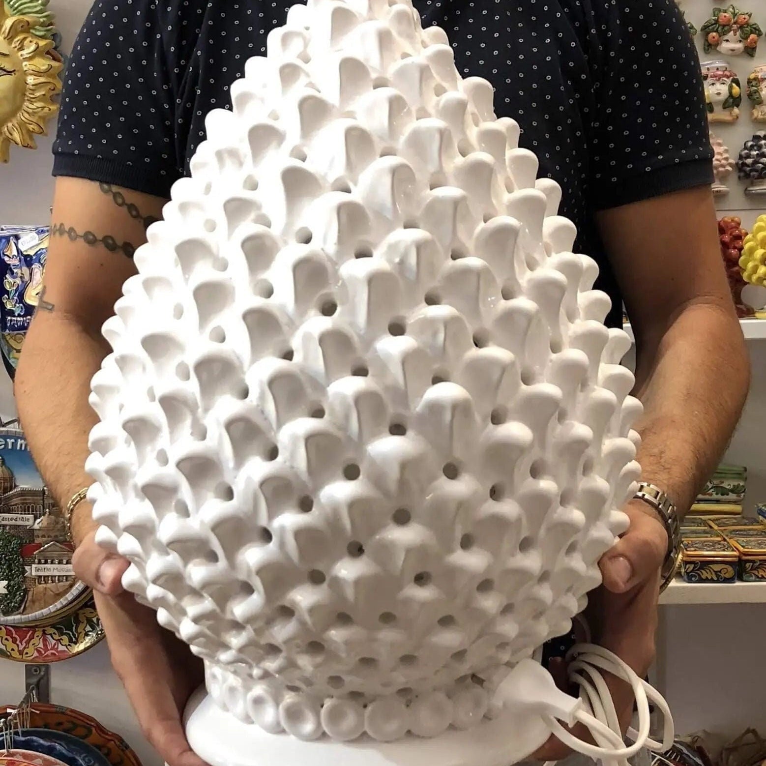 Lampada Pigna traforata Ceramica Caltagirone cm H.47 L.30 Artigianale Bianco DD CERAMICHE SICILIANE