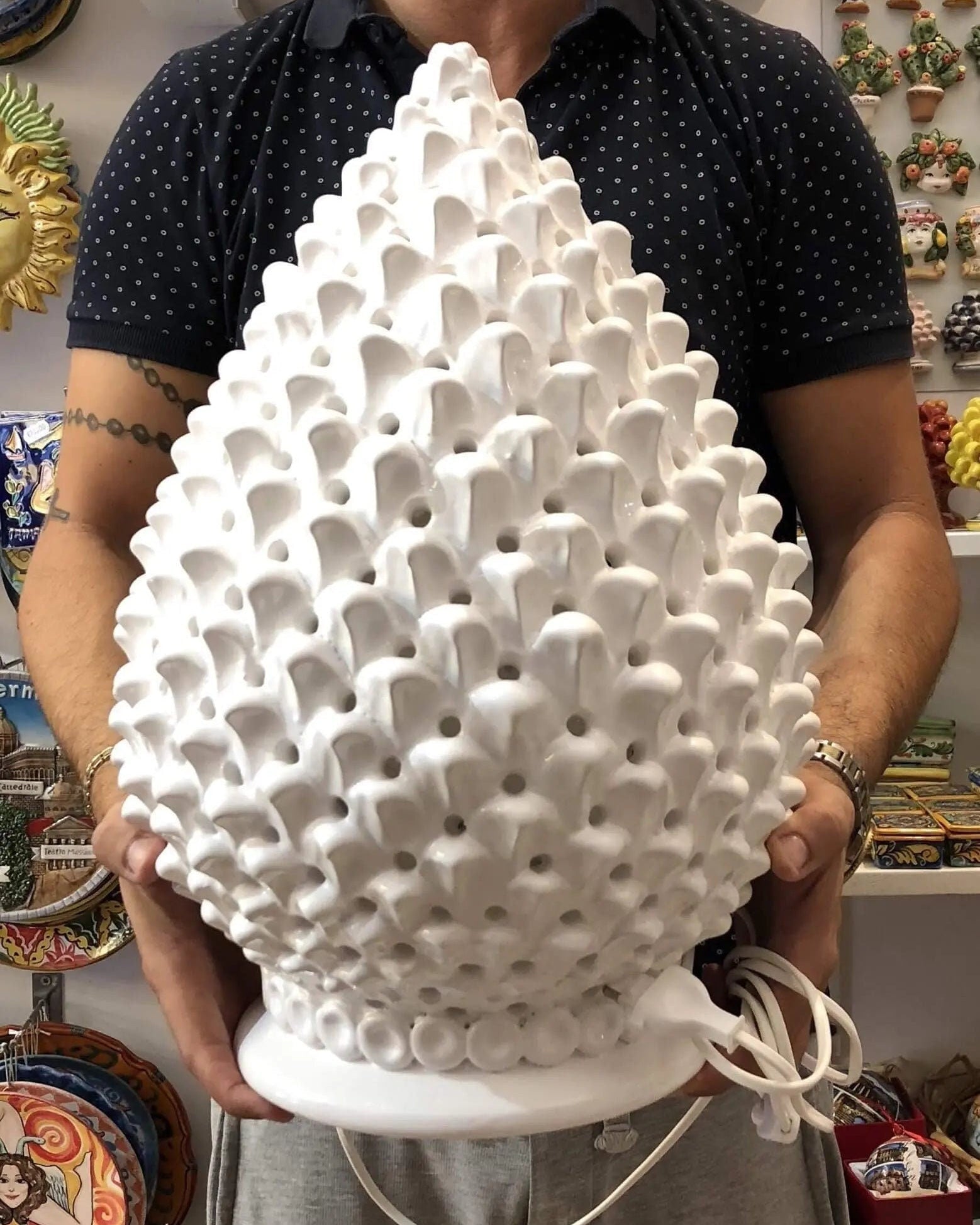 Lampada Pigna traforata Ceramica Caltagirone cm H.47 L.30 Artigianale Bianco DD CERAMICHE SICILIANE