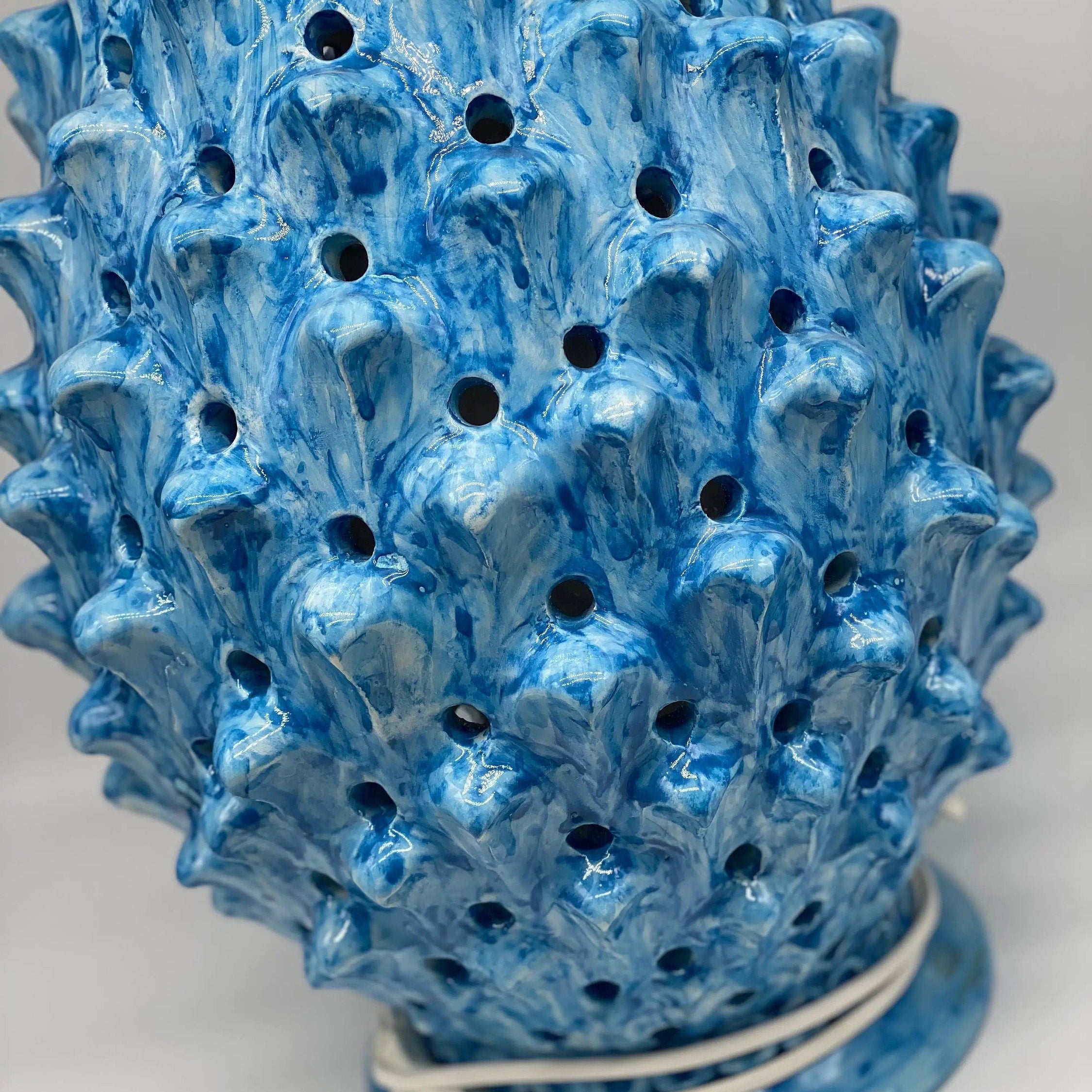 Lampada Pigna traforata Ceramica Caltagirone cm H.47 L.30 Artigianale Blu antico DD CERAMICHE SICILIANE
