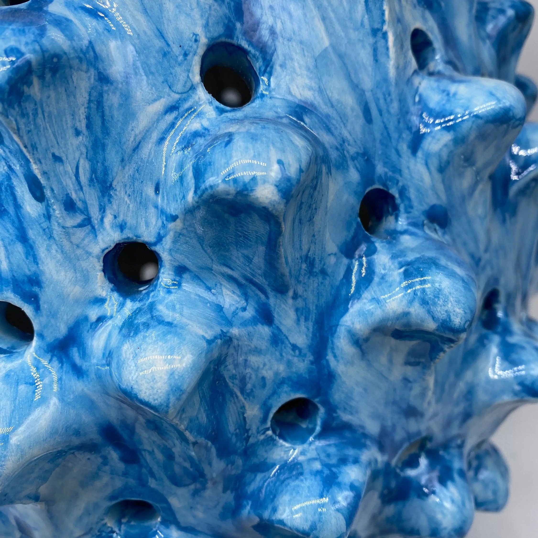 Lampada Pigna traforata Ceramica Caltagirone cm H.47 L.30 Artigianale Blu antico DD CERAMICHE SICILIANE