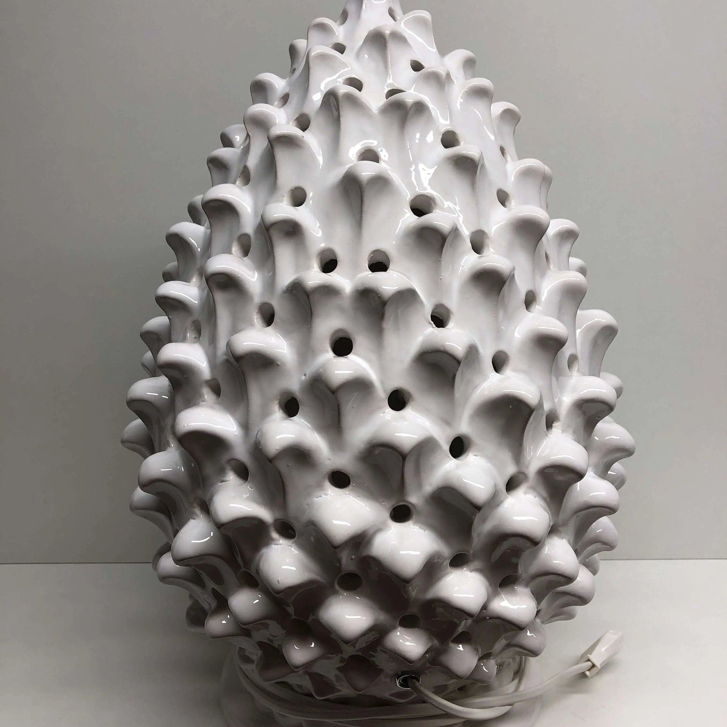 Lampada Pigna traforata Ceramica Caltagirone cm H.47 L.30 Artigianale Bianco DD CERAMICHE SICILIANE