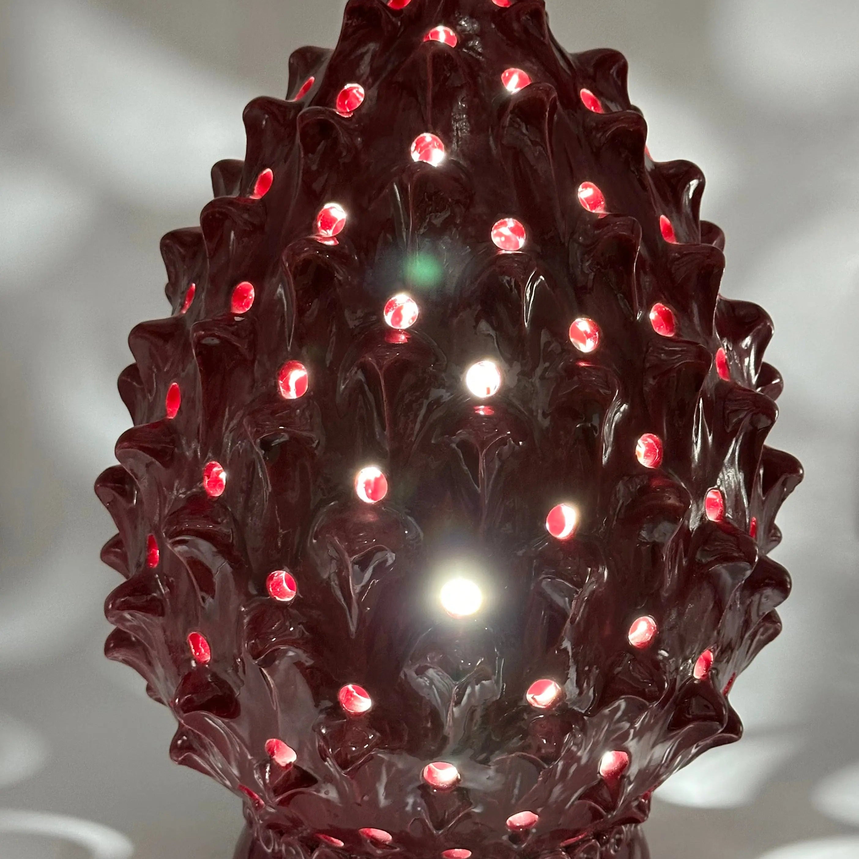 FINE SERIE - Lampada Pigna Luis traforata Ceramica Caltagirone cm H.45 L.28 Artigianale Bordeaux DD CERAMICHE SICILIANE