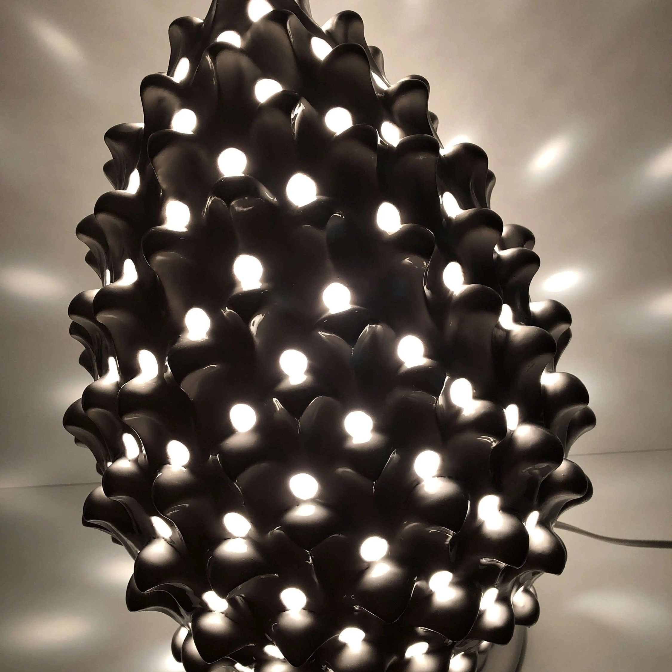 Lampada Pigna traforata Ceramica Caltagirone cm H.47 L.30 Artigianale Bianco DD CERAMICHE SICILIANE