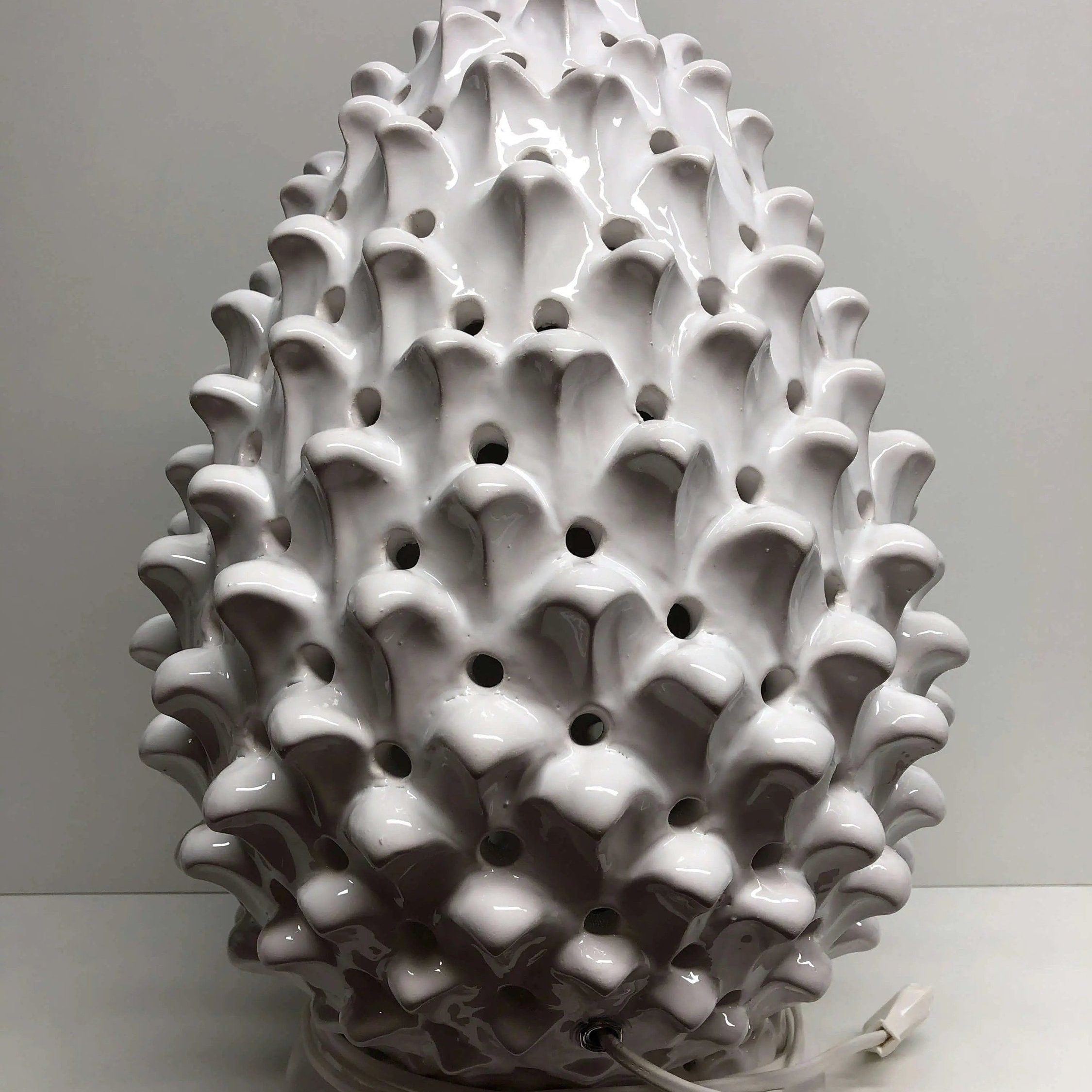 Lampada Pigna traforata Ceramica Caltagirone cm H.47 L.30 Artigianale Bianco DD CERAMICHE SICILIANE